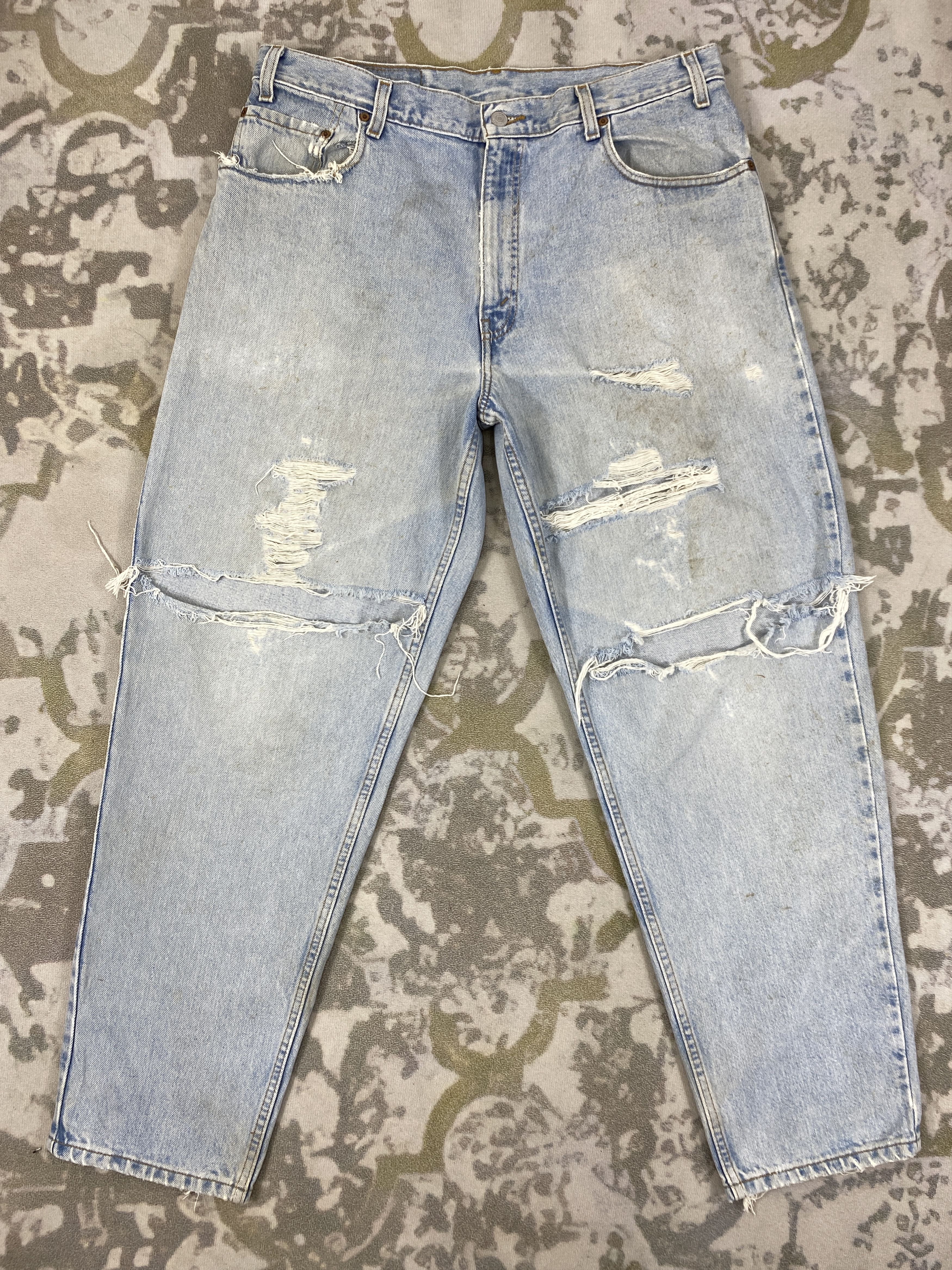 image of Distressed Denim x Hype Light Blue Wash Vintage Levi's 560 36X30.5 Denim -Jn1461, Men's