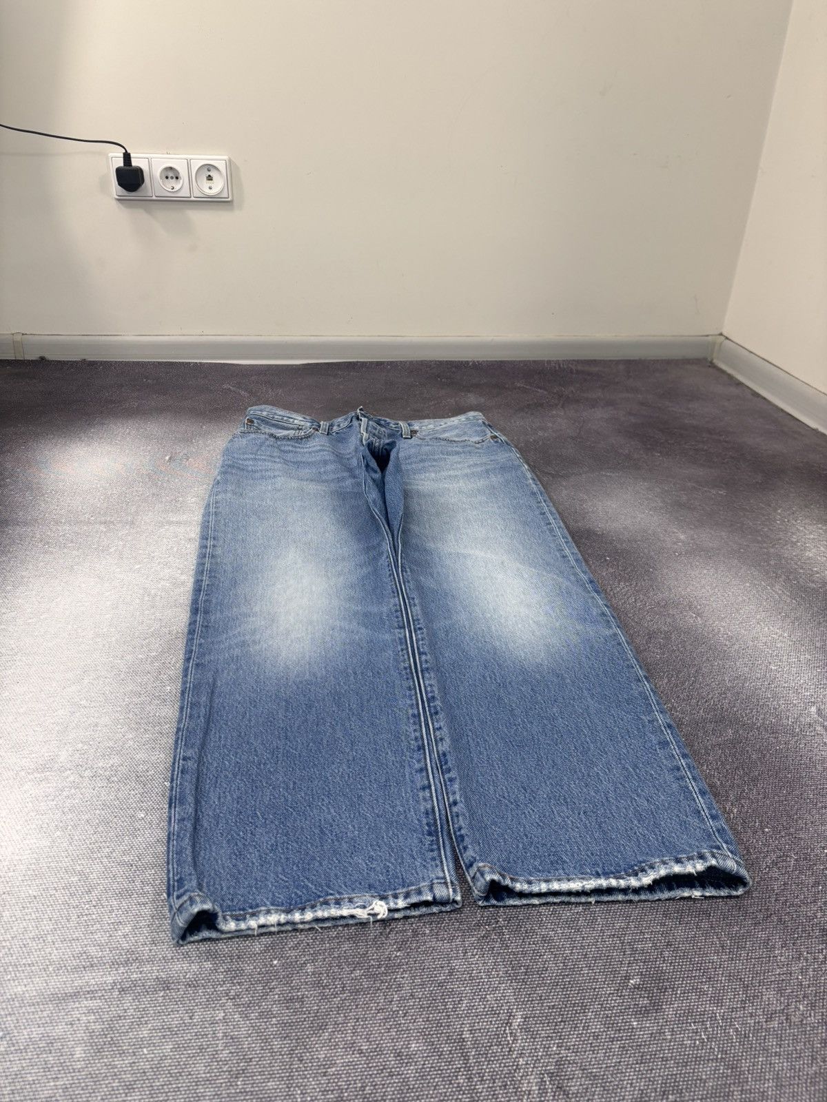 Levi's Levi’s 501 ‘90s Men’s Blue Straight Fit Selvedge Denim Jeans Size US 31 - 7 Thumbnail