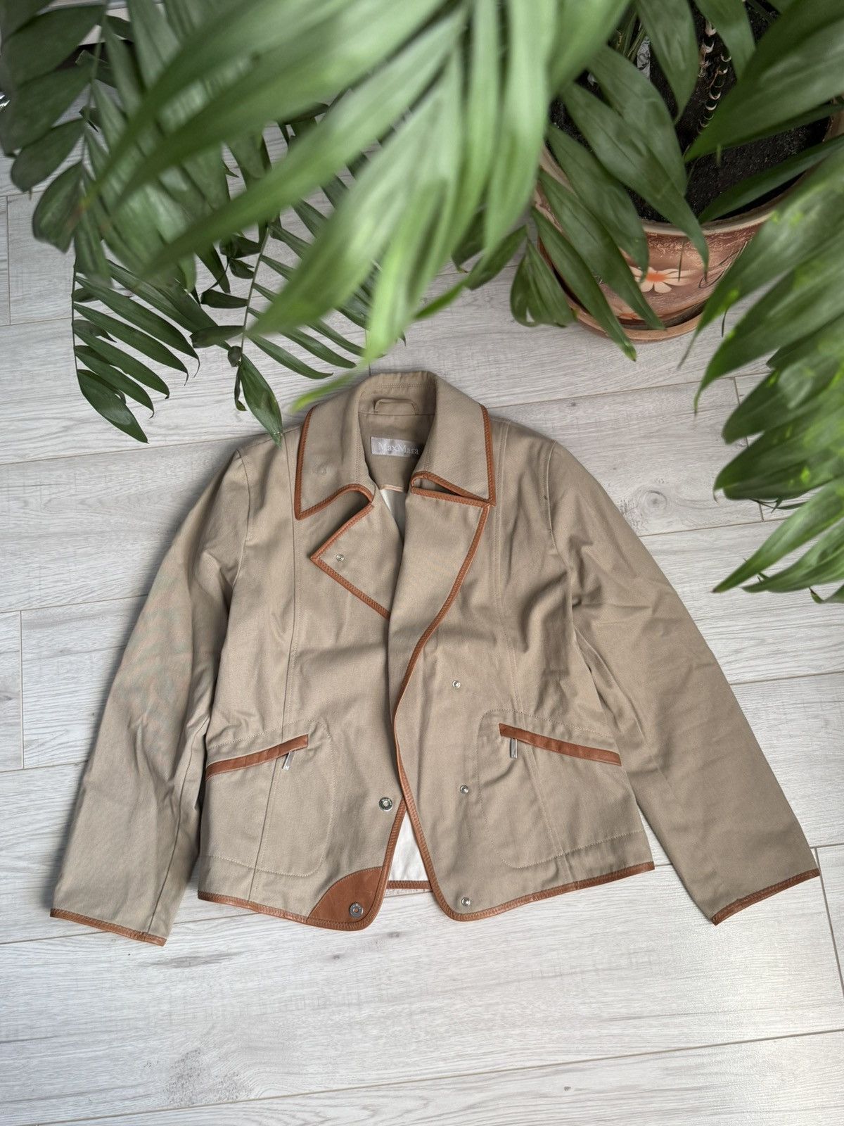 Max Mara Max Mara Beige Jacket with Brown Leather Trim Size XL / US 12-14 / IT 48-50 - 1 Thumbnail