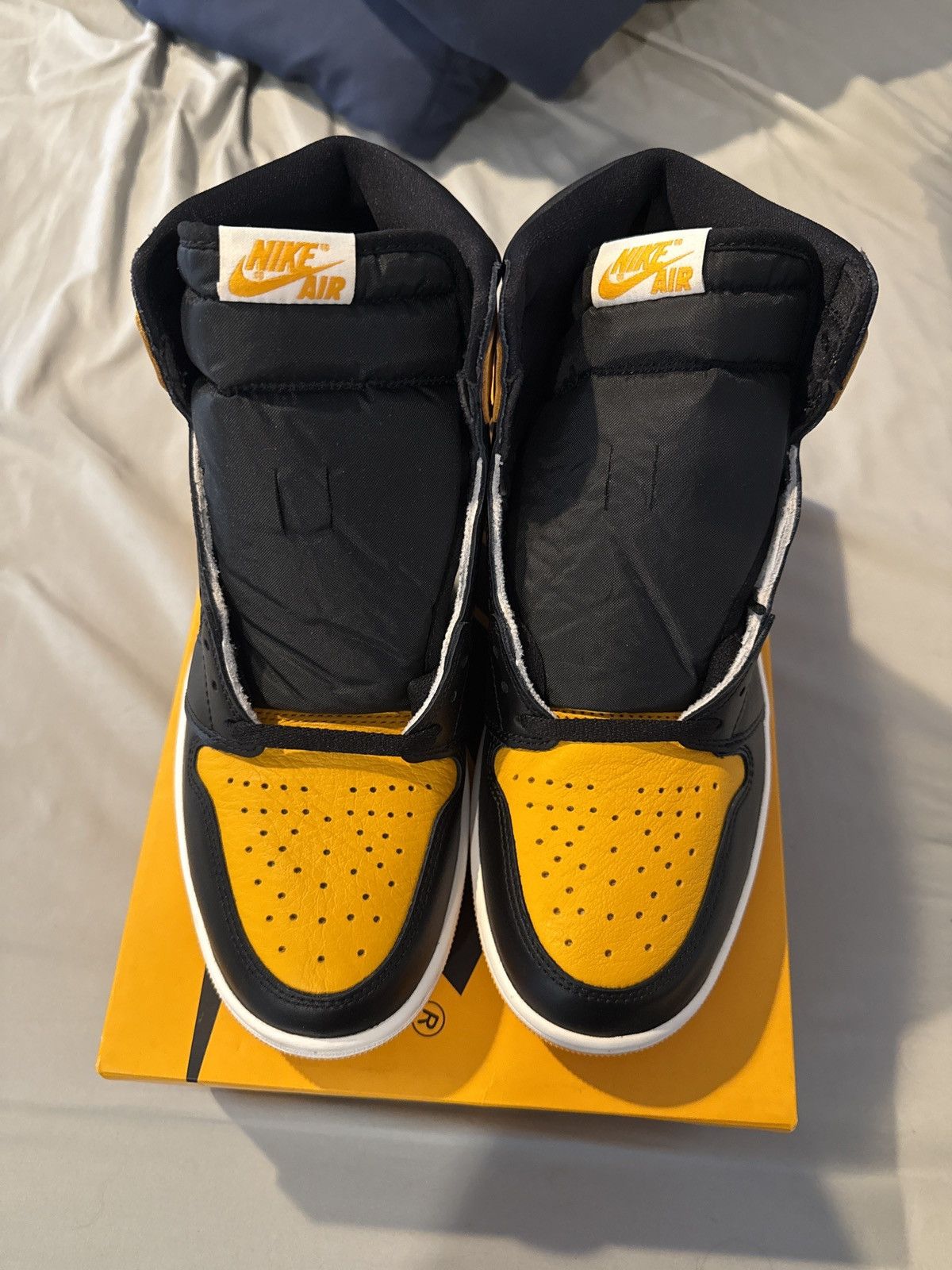 Jordan Brand × Nike Jordan 1 Retro High OG Size US 10 / EU 43 - 3 Thumbnail