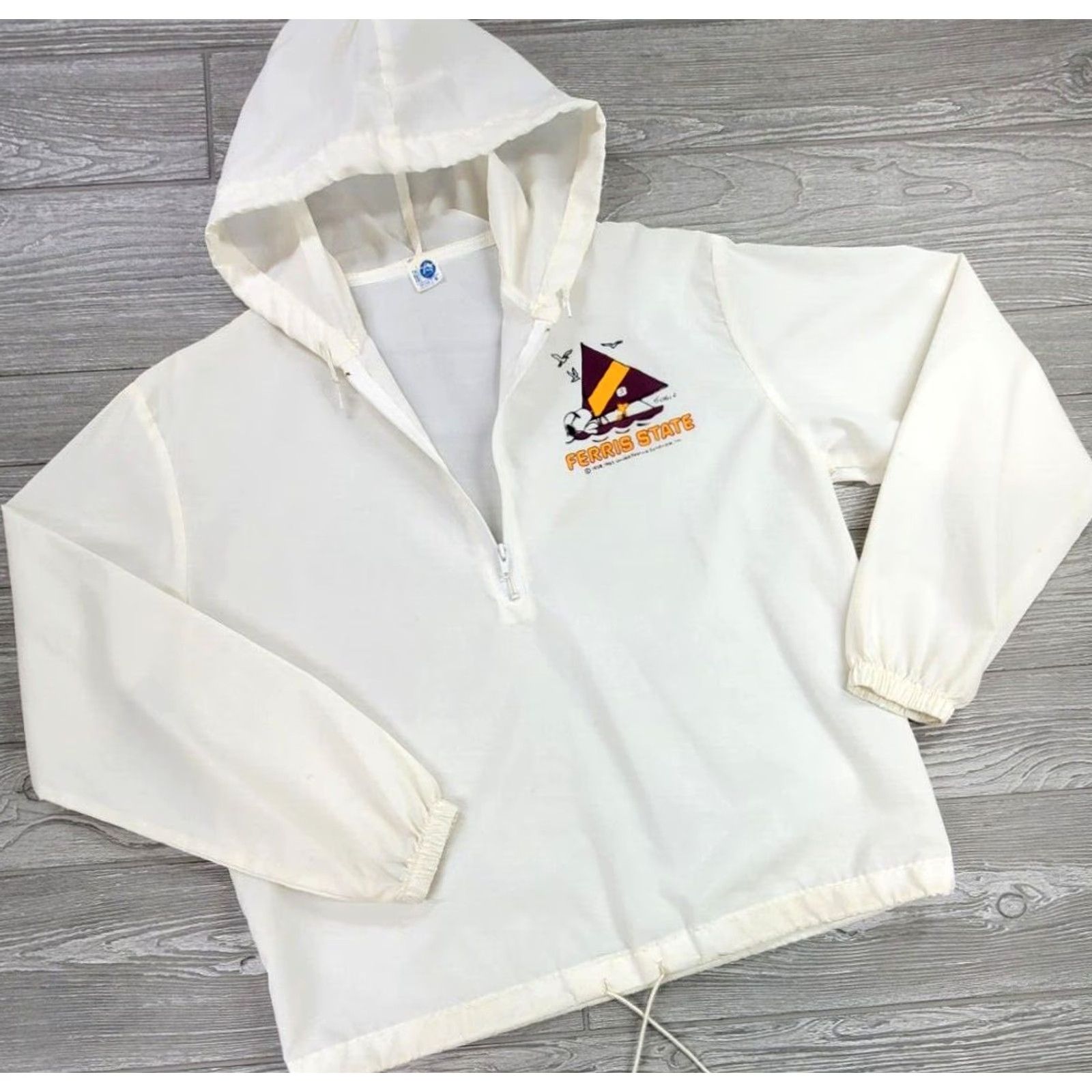 Vintage VINTAGE Artex Snoopy 1/2 Zip Hooded Windbreaker Shirt Mens S White 70s Ferris State University Rare Size US S / EU 44-46 / 1 - 2 Thumbnail
