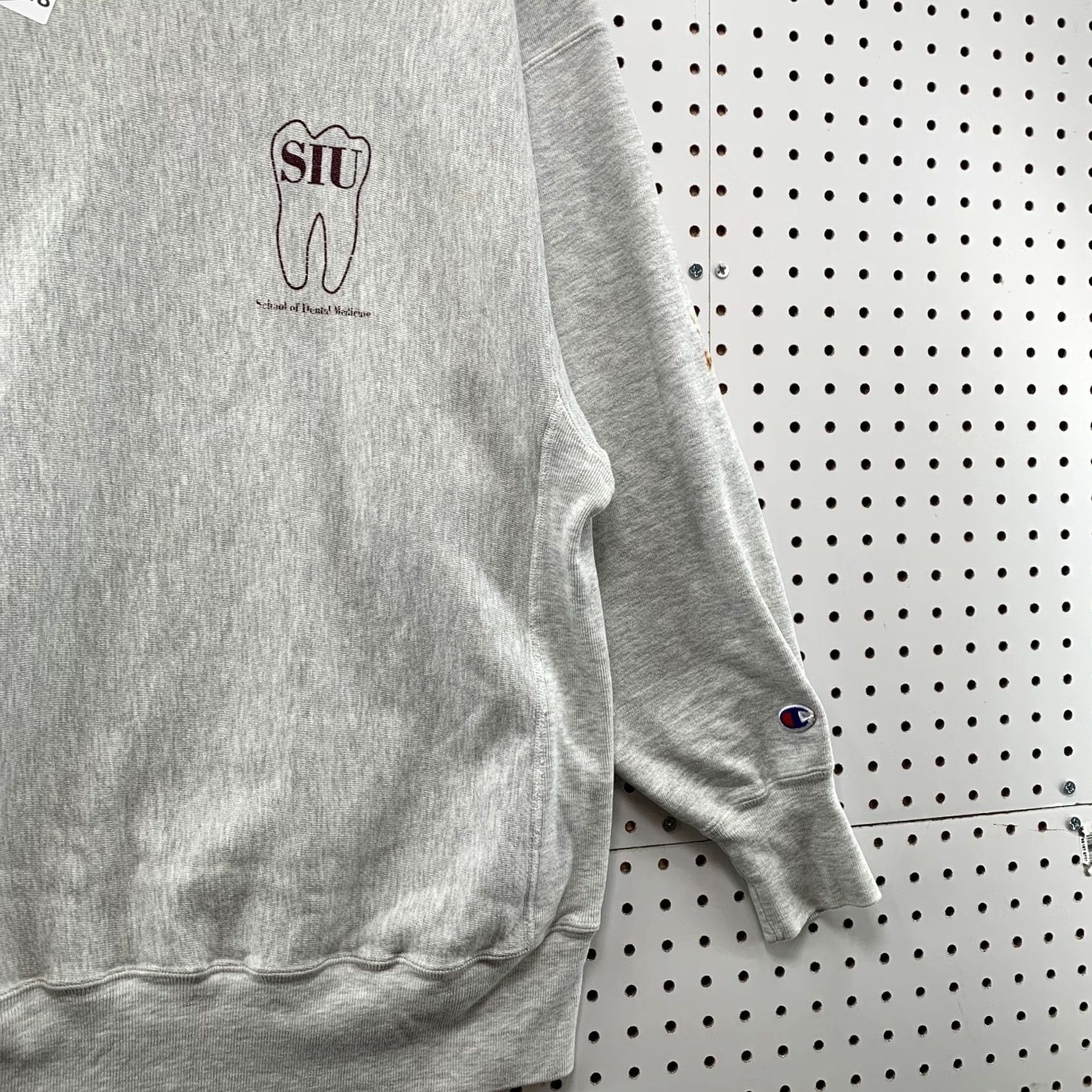 Champion VINTAGE Champion Shirt Mens L Gray 80s Reverse Weave Sweatshirt SIU Dental 5x28 Size US L / EU 52-54 / 3 - 6 Thumbnail