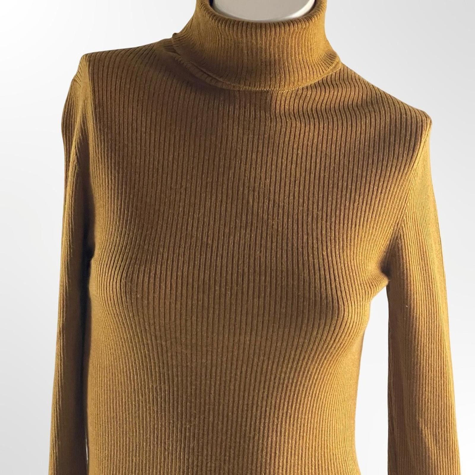 NBDN Nobrandedon Women's Mustard Turtleneck Sweater in Small size Size S / US 4 / IT 40 - 1 Thumbnail