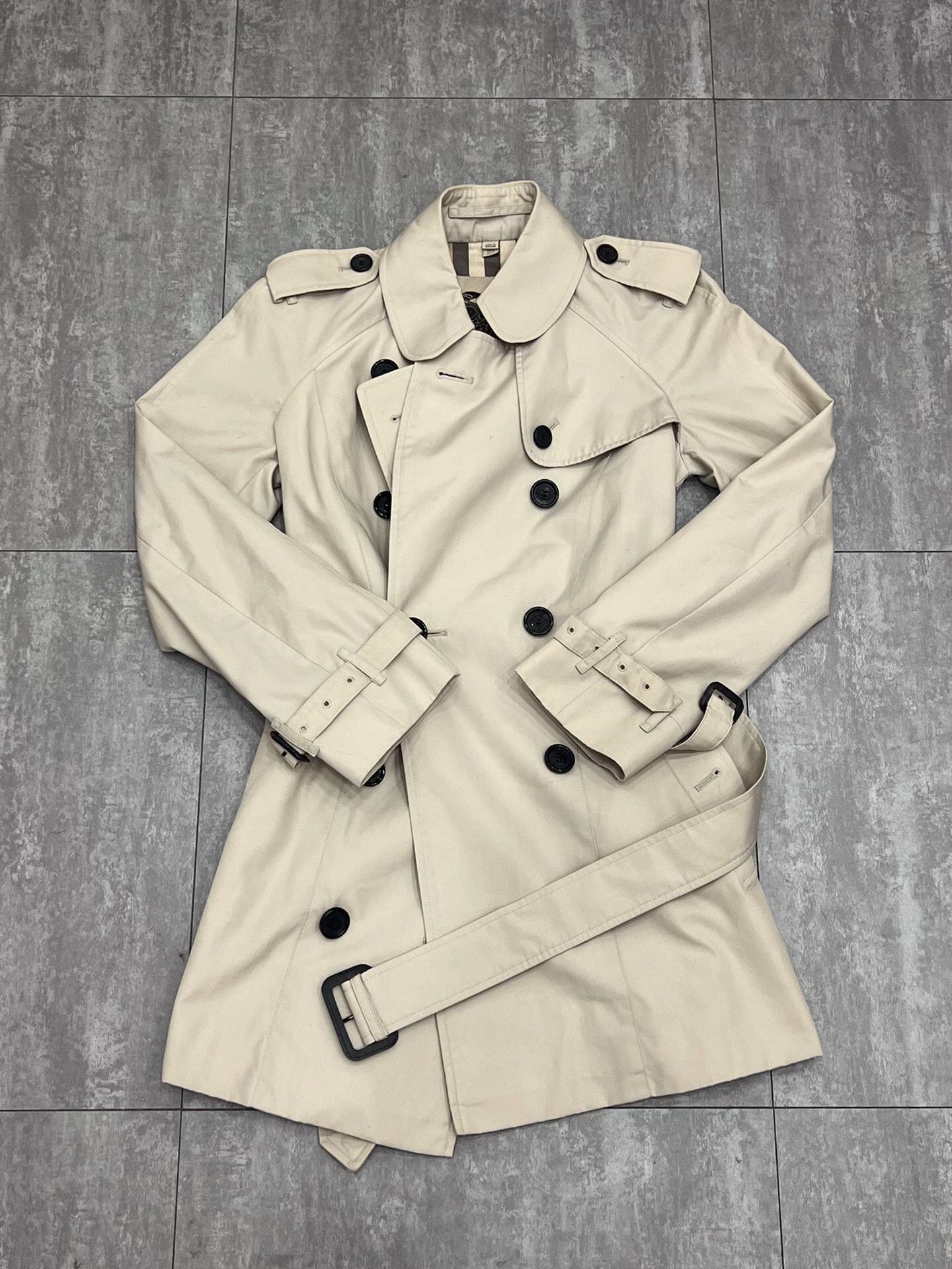 Burberry Burberry Cropped White Coat S Women Size S / US 4 / IT 40 - 1 Thumbnail