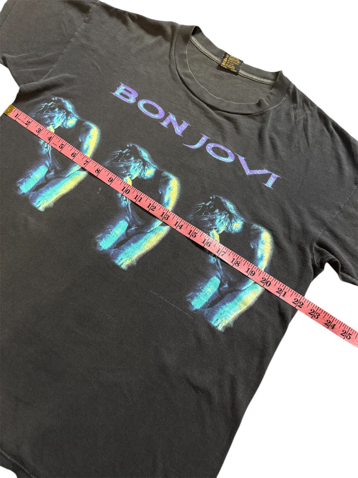 Band Tees VINTAGE 1994 BON JOVI WORLD TOUR BAND TEE FADED Size US L / EU 52-54 / 3 - 11 Thumbnail