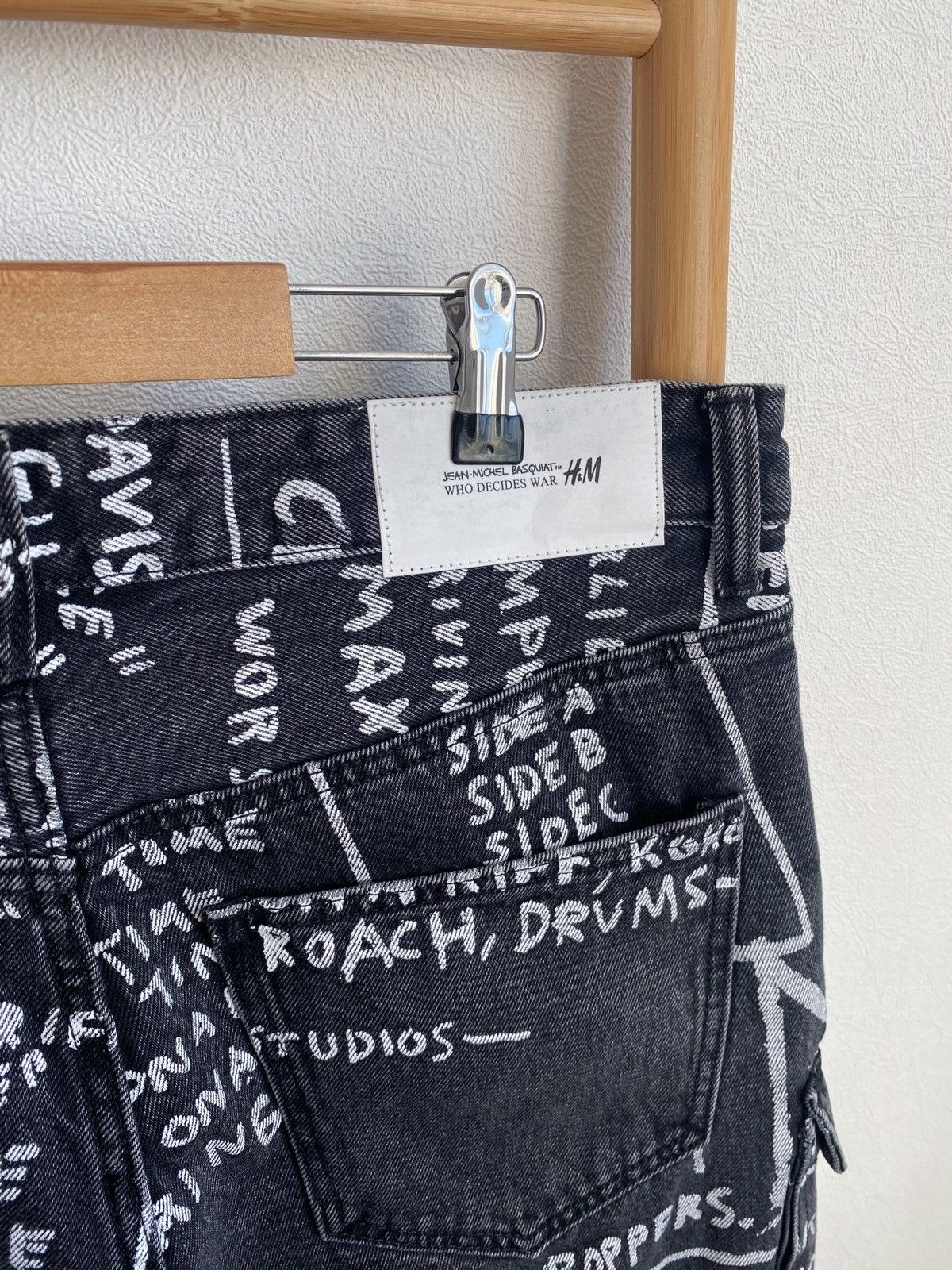 H&M × Jean-Michel Basquiat × Who Decides War Who Decides War Baggy denim jeans H&M x Basquiat x Ev&Tela Size US 34 / EU 50 - 21 Thumbnail