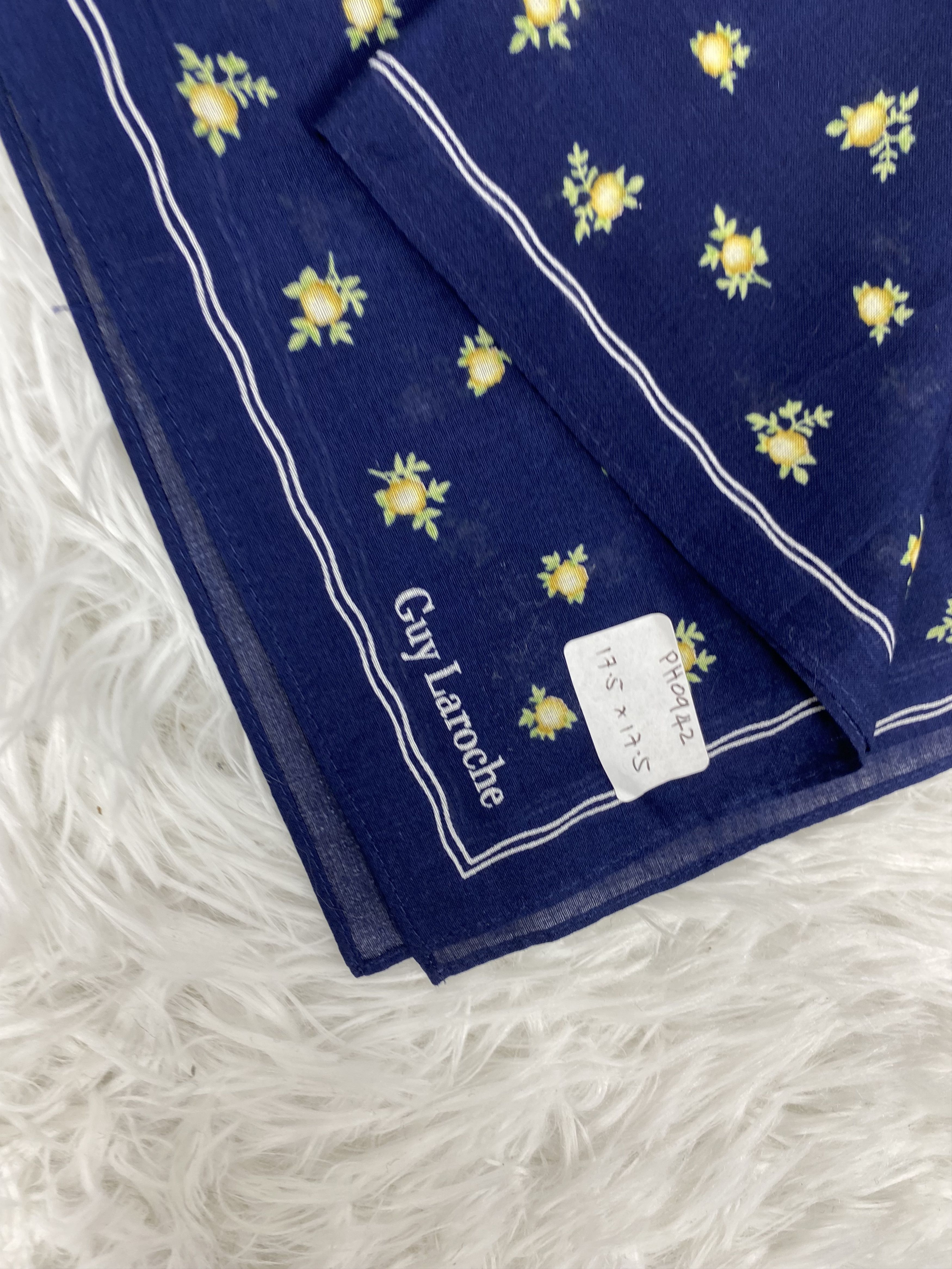 Guy Laroche × Vintage Vintage Guy Laroche Handkerchief Neckerchief PH0942 Size ONE SIZE - 2 Thumbnail