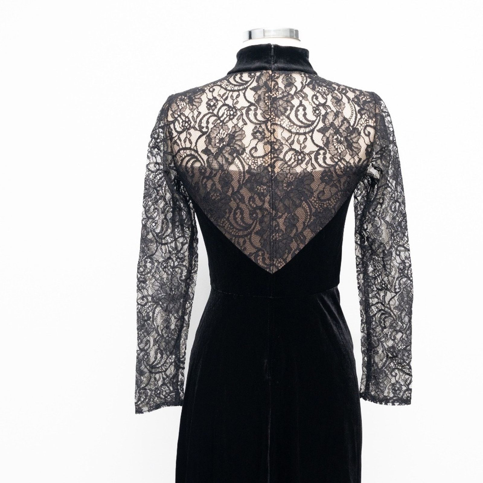 Tadashi Shoji TADASHI SHOJI. Lace & Velvet Sheath Dress. Size XS / US 0-2 / IT 36-38 - 7 Thumbnail