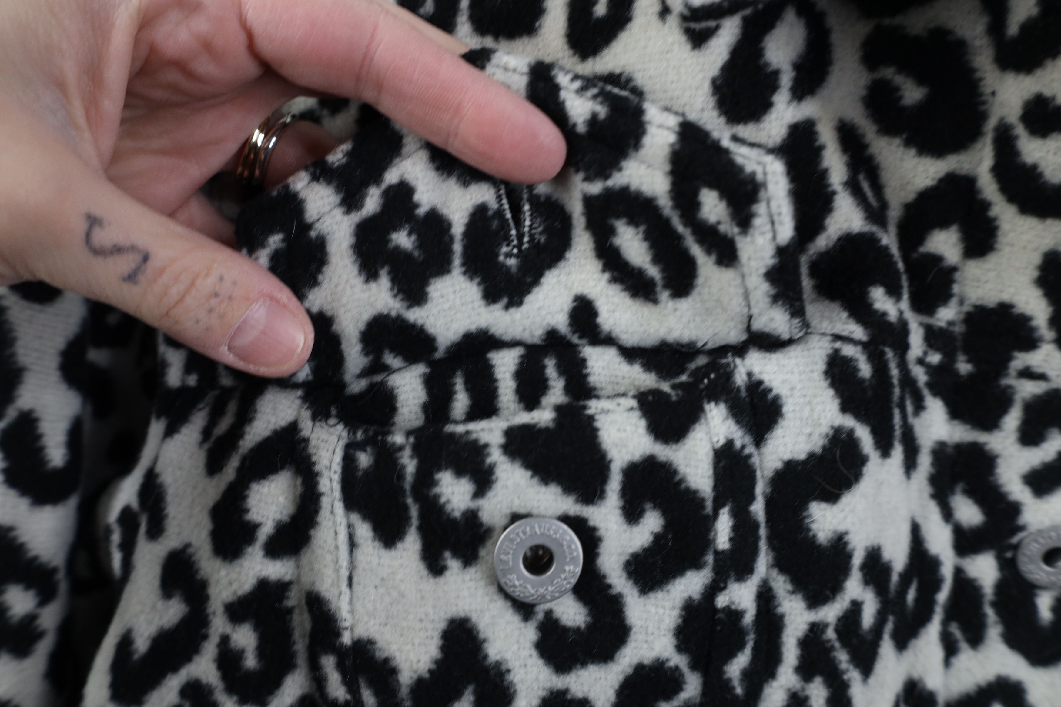 Levi's Vintage Y2K Levis Cheetah Quilted Fleece Trucker Jacket Size L / US 10 / IT 46 - 7 Thumbnail