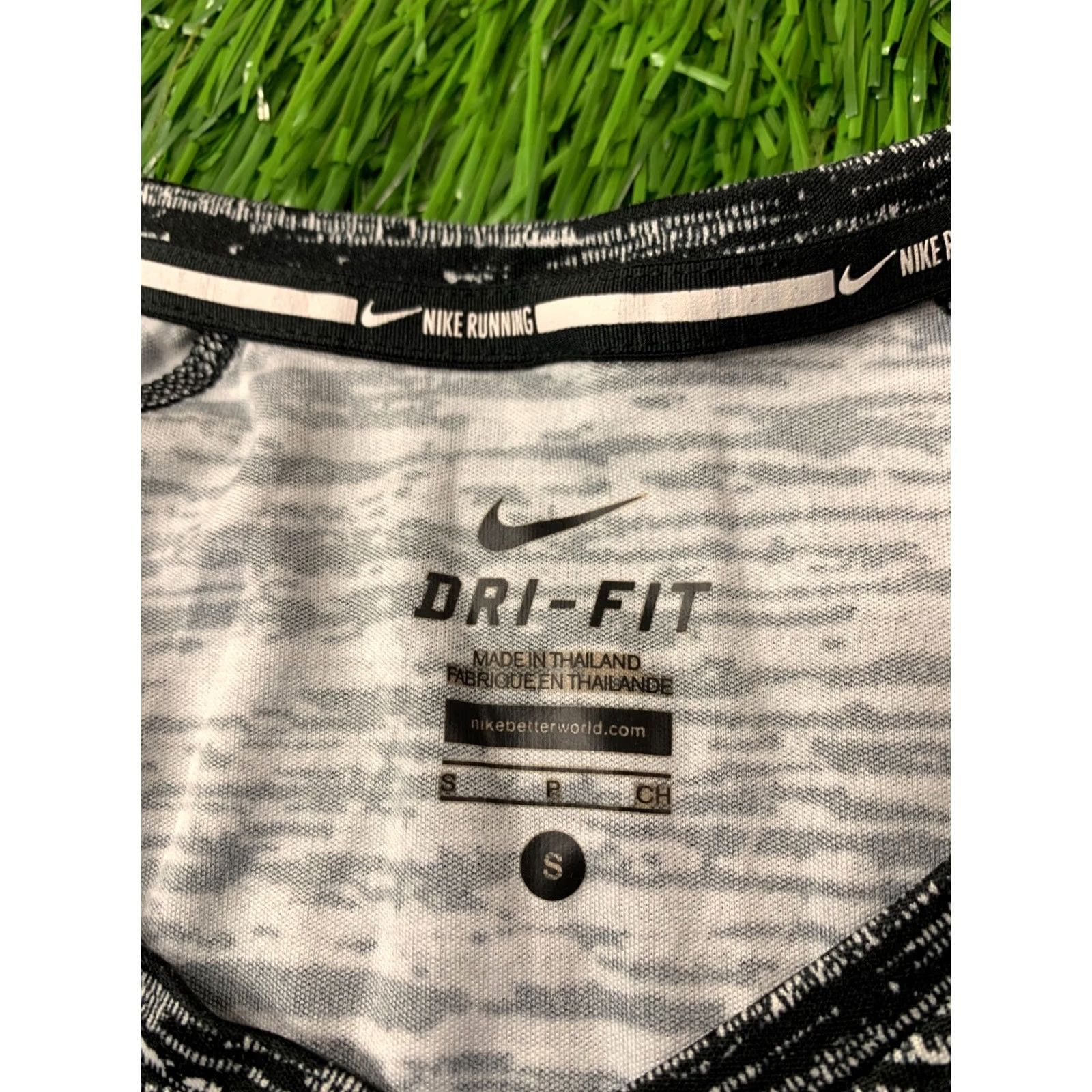 Nike Nike Dri-FIT Running Shirt Women XS/S Black and White Jersey 2014 Training React Men? Size S / US 4 / IT 40 - 4 Thumbnail