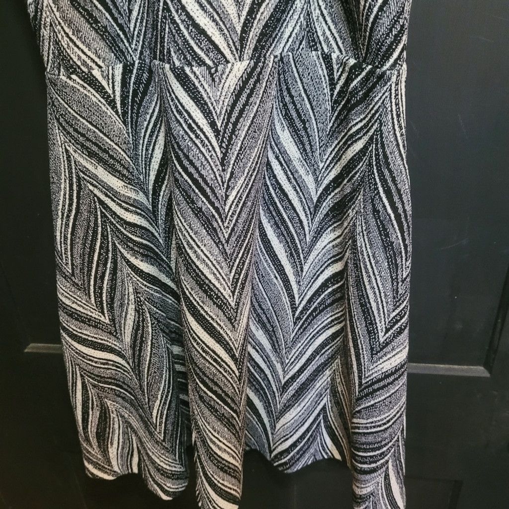 Designer Design Lab, beautiful black and white dress, Size M, nwot Size L / US 10 / IT 46 - 3 Thumbnail