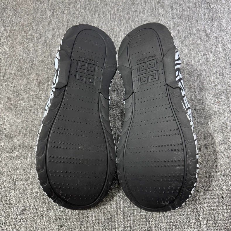 Other Givenchy Full print logo slippers Size US 10 / EU 43 - 4 Thumbnail