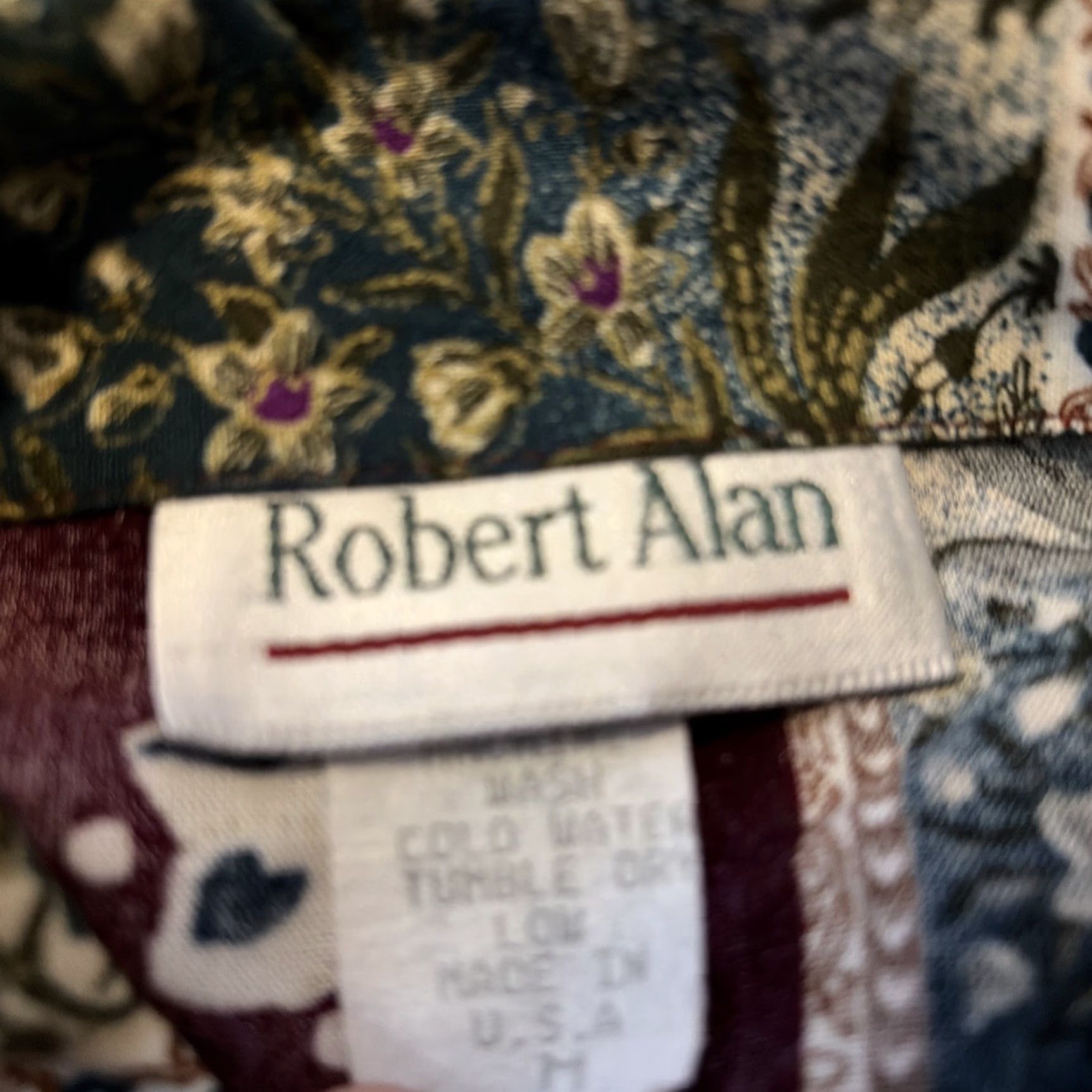 Vintage VINTAGE Robert Alan Blouse 1/2 Button Front Pullover Floral Wine Red M Womens 90s Size M / US 6-8 / IT 42-44 - 6 Thumbnail