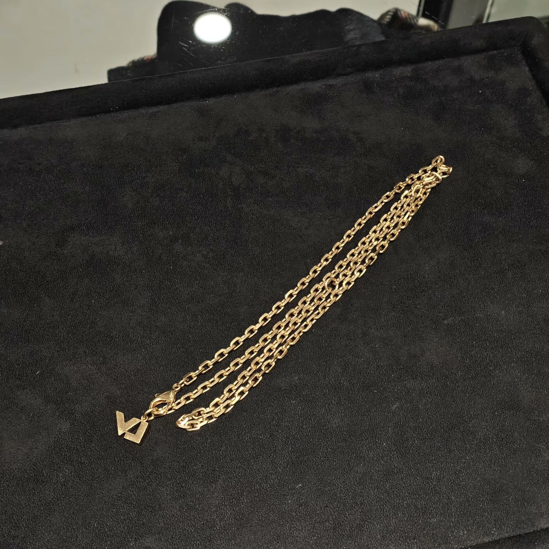 Louis Vuitton Louis Vuitton Logo Metal Necklace Size ONE SIZE - 1 Thumbnail