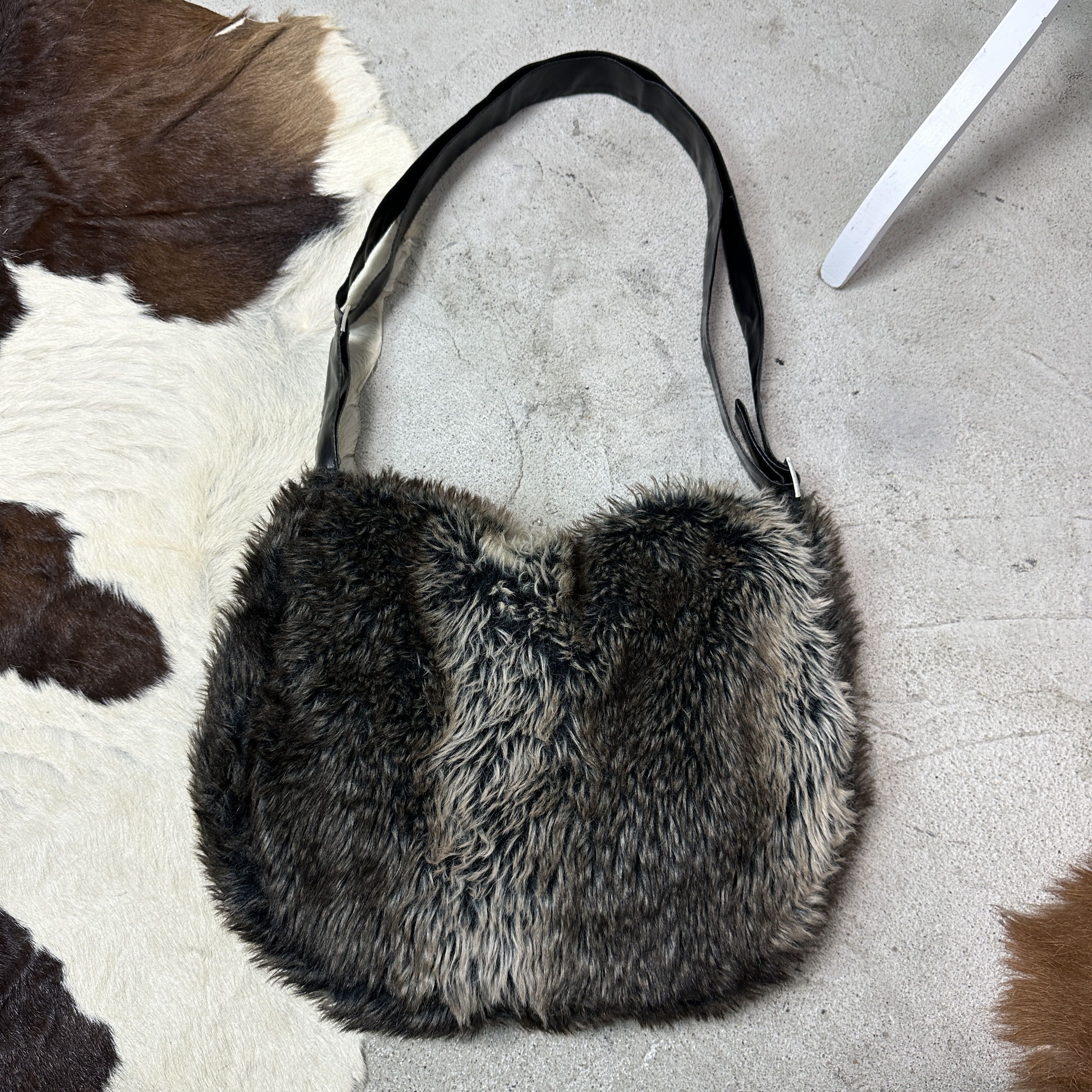 Vintage Vintage Avant Garde Faux Fur Shoulder Bag Y2K Size ONE SIZE - 4 Thumbnail