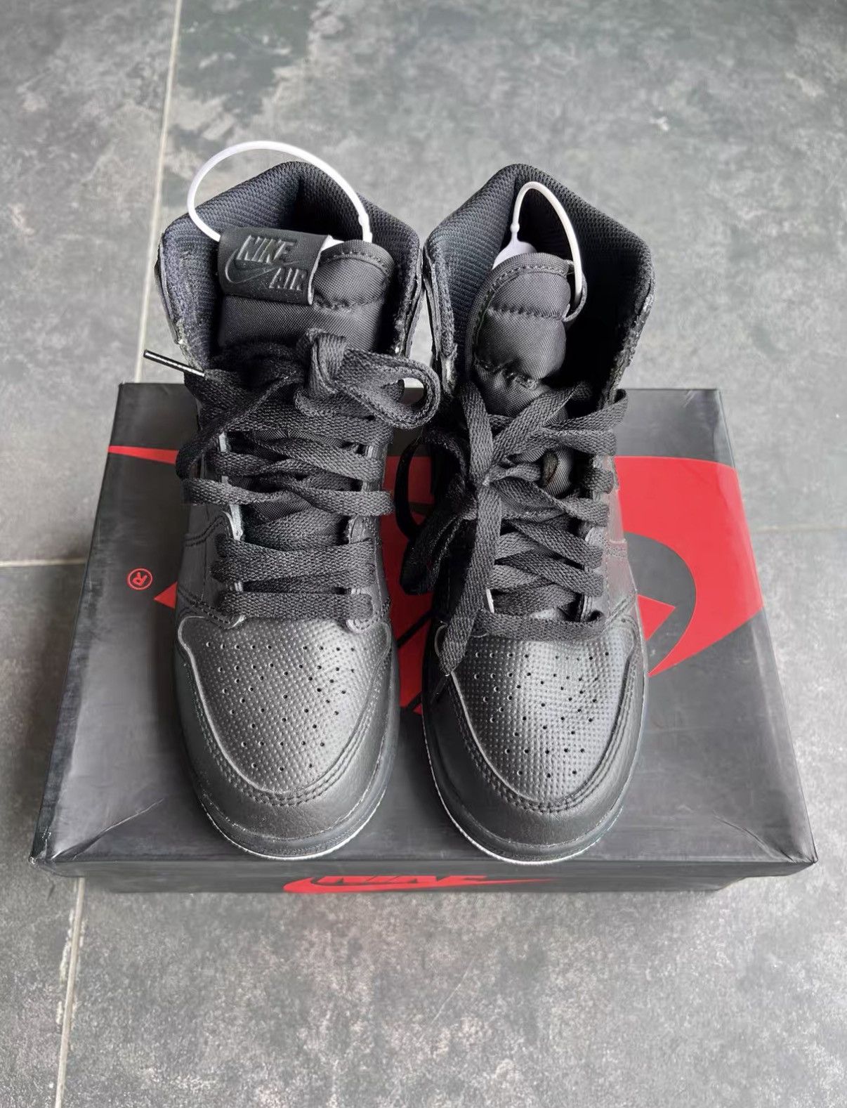 Jordan Brand Air Jordan 1 High Solid black leather upper J42 Size US 4.5 / IT 34.5 - 2 Thumbnail