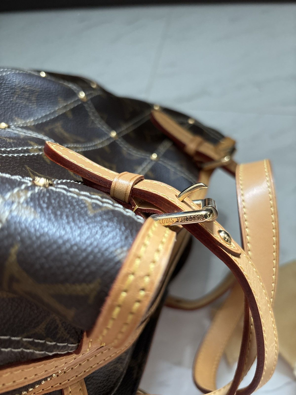 Louis Vuitton Louis Vuitton LE Monogram Canvas Riveting Handbag Size ONE SIZE - 8 Thumbnail