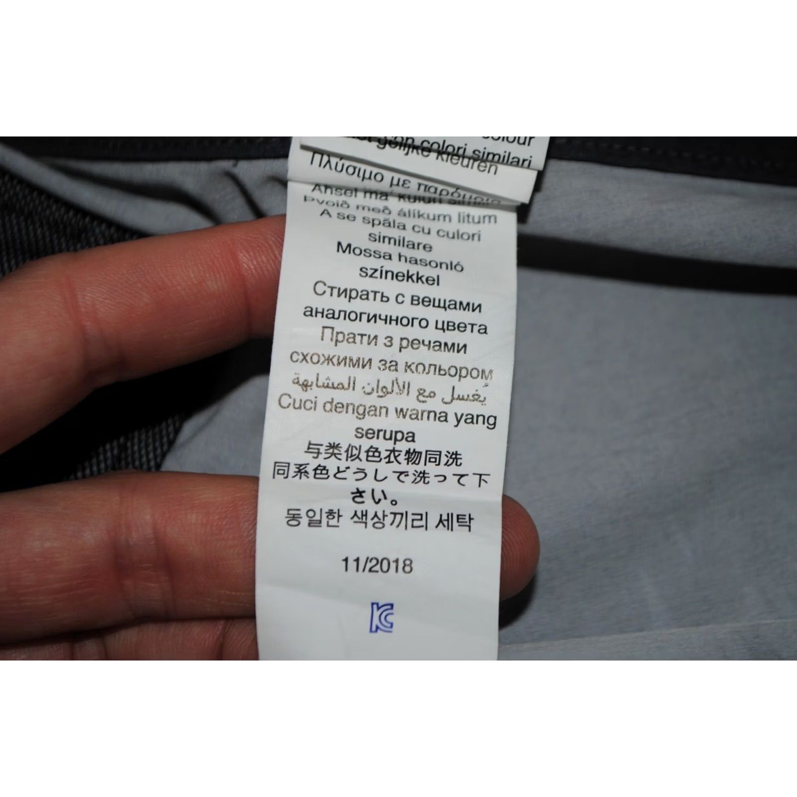 Oakley OAKLEY MIRAGE PALM 19 INCHES BOARD SWIM BEACH SHORTS GREY MEN 30 US/EU Size US 30 / EU 46 - 6 Thumbnail