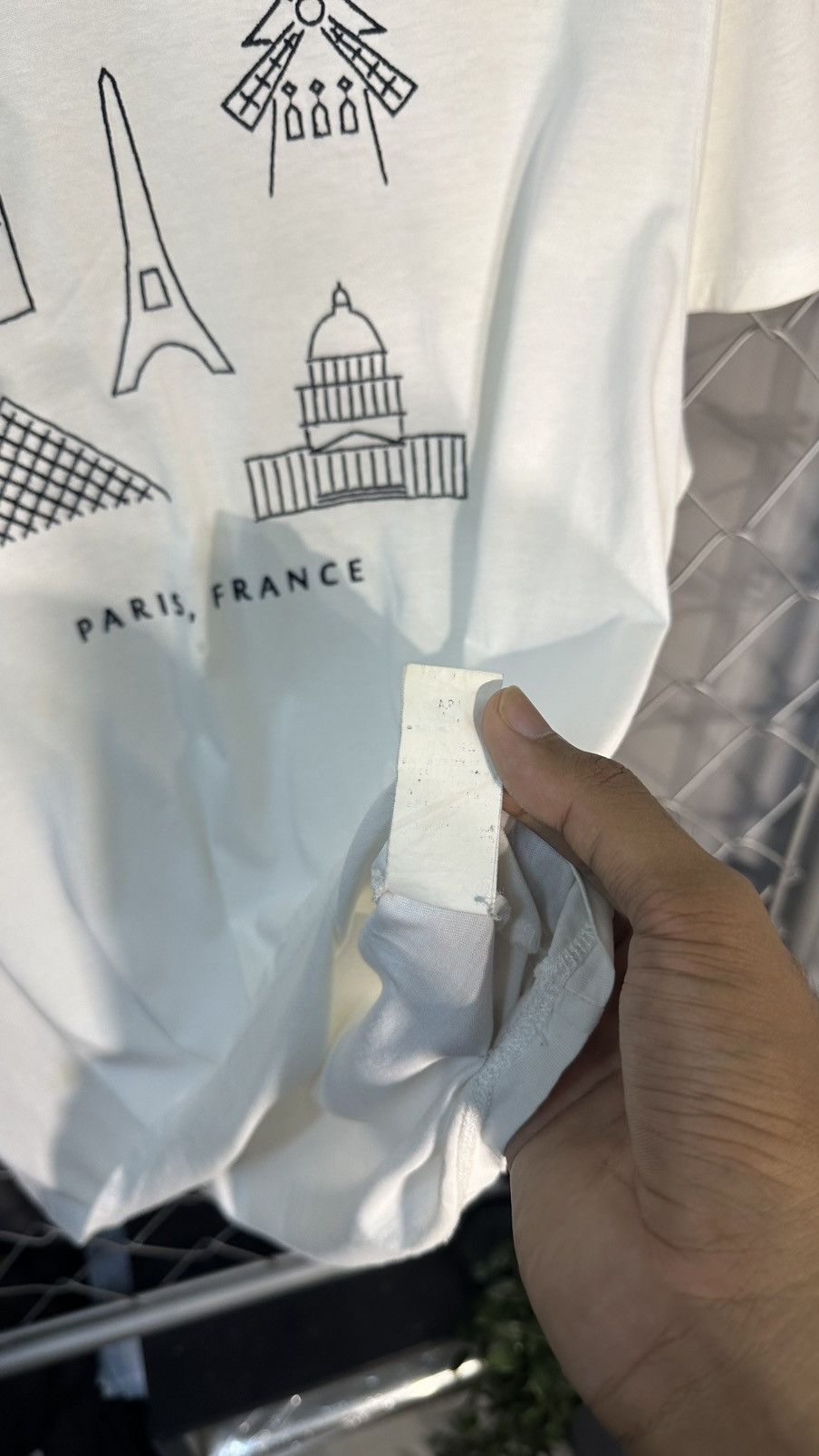 A.P.C. A.P.C Paris Graphic T-shirt featuring line art of Parisian Size US M / EU 48-50 / 2 - 6 Thumbnail