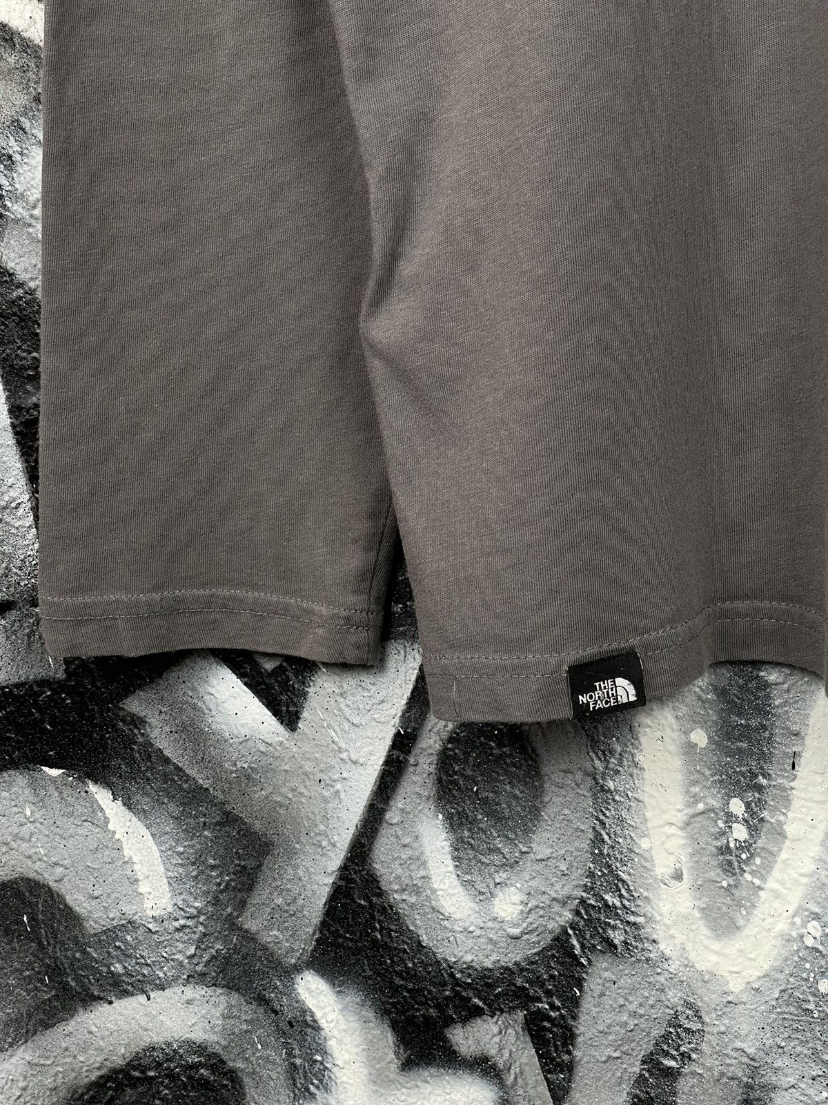 The North Face The North Face Back Box Logo Outdoor Grey Cotton Long Sleeve T-Shirt Size L Size US L / EU 52-54 / 3 - 7 Thumbnail