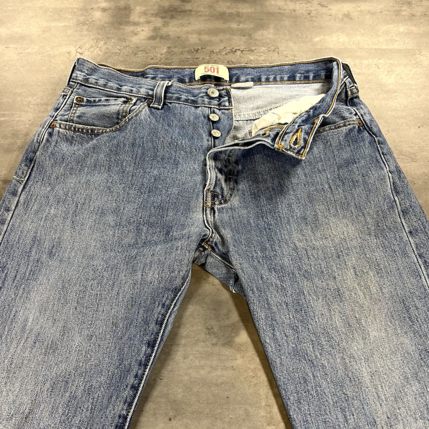 Levi's VINTAGE Levi's 501 Jeans Men 33x30 Blue Denim Light Wash Distressed Buttonfly Cowboy 90s Straight Mens Size US 33 - 2 Thumbnail