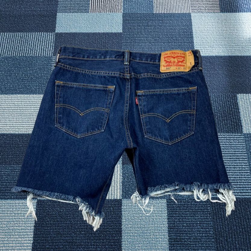 Levi's VINTAGE Levi's 501 Shorts Denim Button Fly Boho Festival Casual Women 32 Dark Wash High Rise 5-Pocket Fray Raw Hem Size 24" / US 00 / IT 34 - 1 Thumbnail