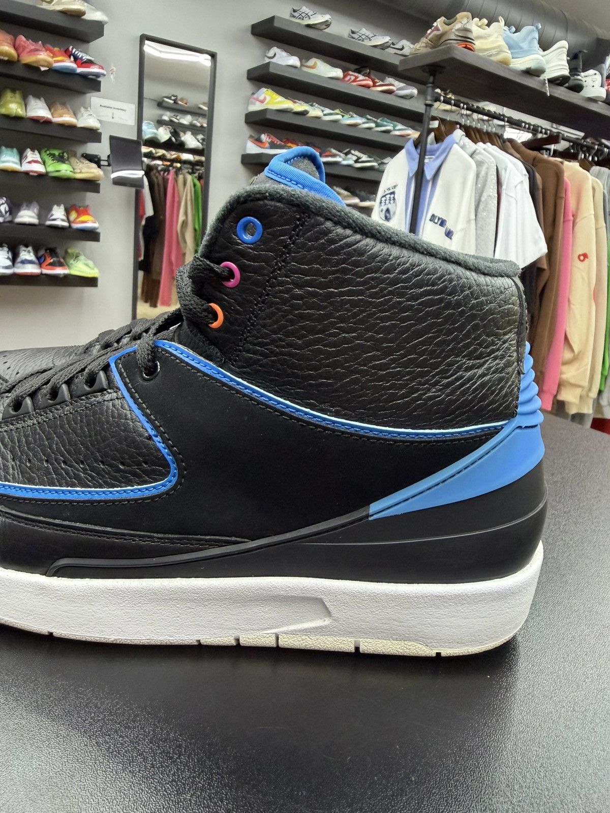 Jordan Brand Size 9.5 - Jordan 2 Retro Radio Raheem Size US 9.5 / EU 42-43 - 3 Thumbnail