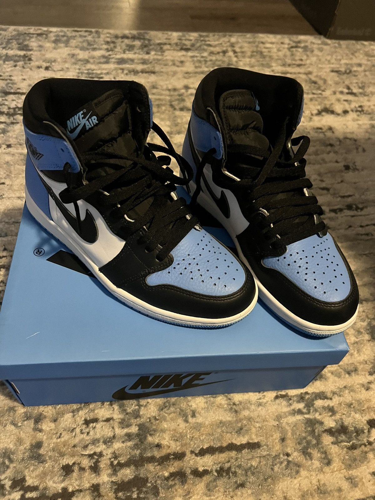 Nike Jordan 1 university blue Size US 8 / EU 41 - 2 Thumbnail