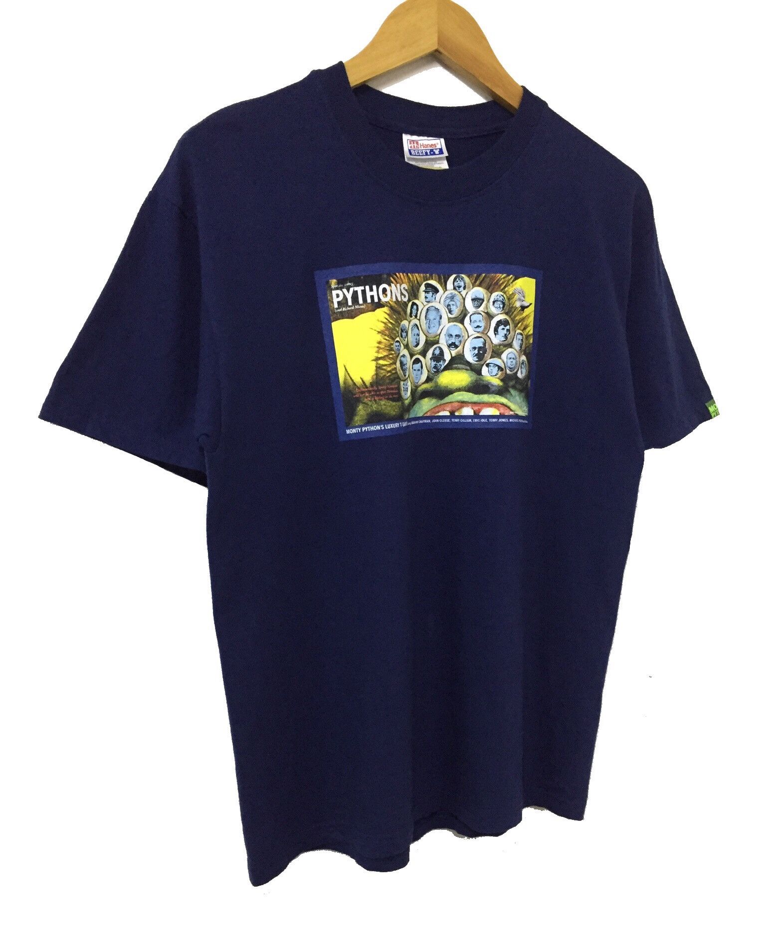 Vintage VINTAGE 00s MONTY PYTHONS AND THE HOLY GRAIL COMEDY TSHIRT Size US M / EU 48-50 / 2 - 4 Thumbnail