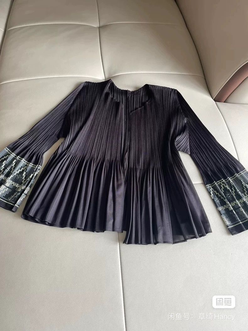 Issey Miyake Issey Miyake size:3 Black pleated skirt Size 42" / US 20 - 2 Thumbnail
