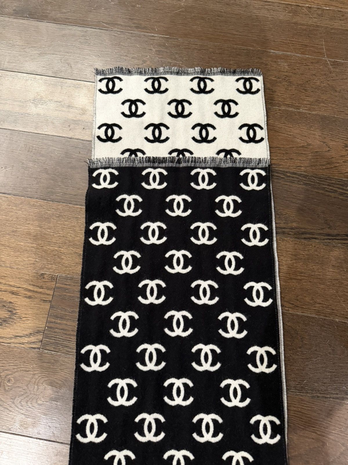 Chanel Chanel CC Reversible Scarf w/ wool & cashmere BRAND NEW Size ONE SIZE - 2 Thumbnail