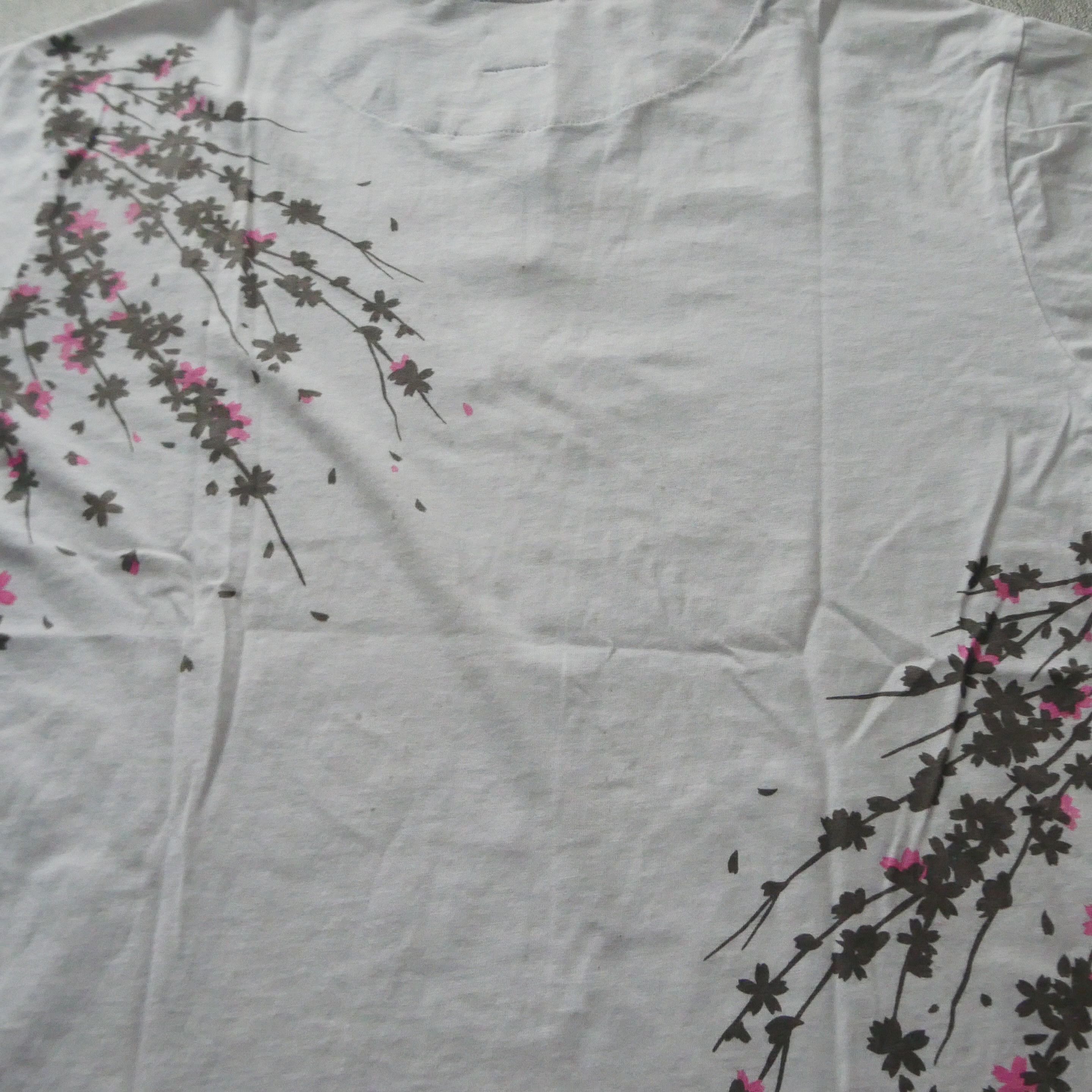 Japanese Brand Vintage Japanese Brand Oriental Sakura White Tshirt Size US L / EU 52-54 / 3 - 8 Thumbnail