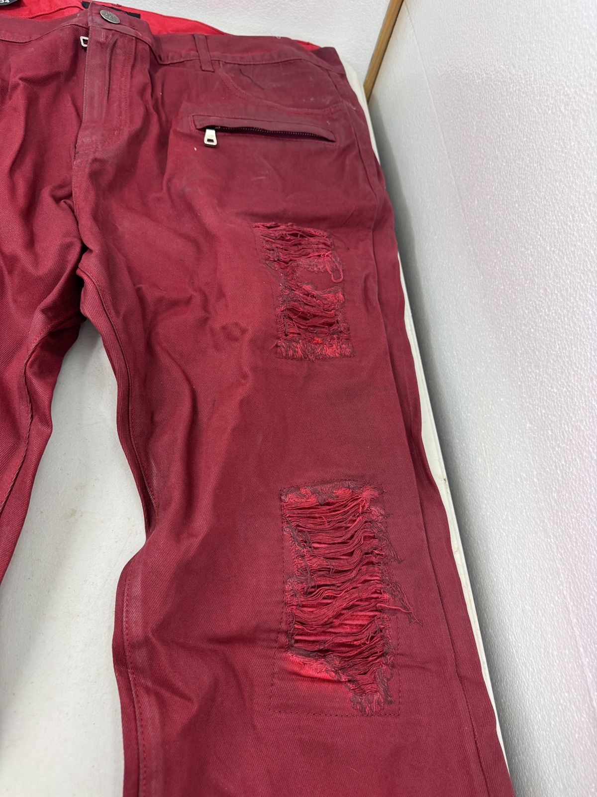 Embellish Embellish jeans men 44x34 Stiff Maroon NWT Distressed Ripp Size US 44 / EU 60 - 3 Thumbnail