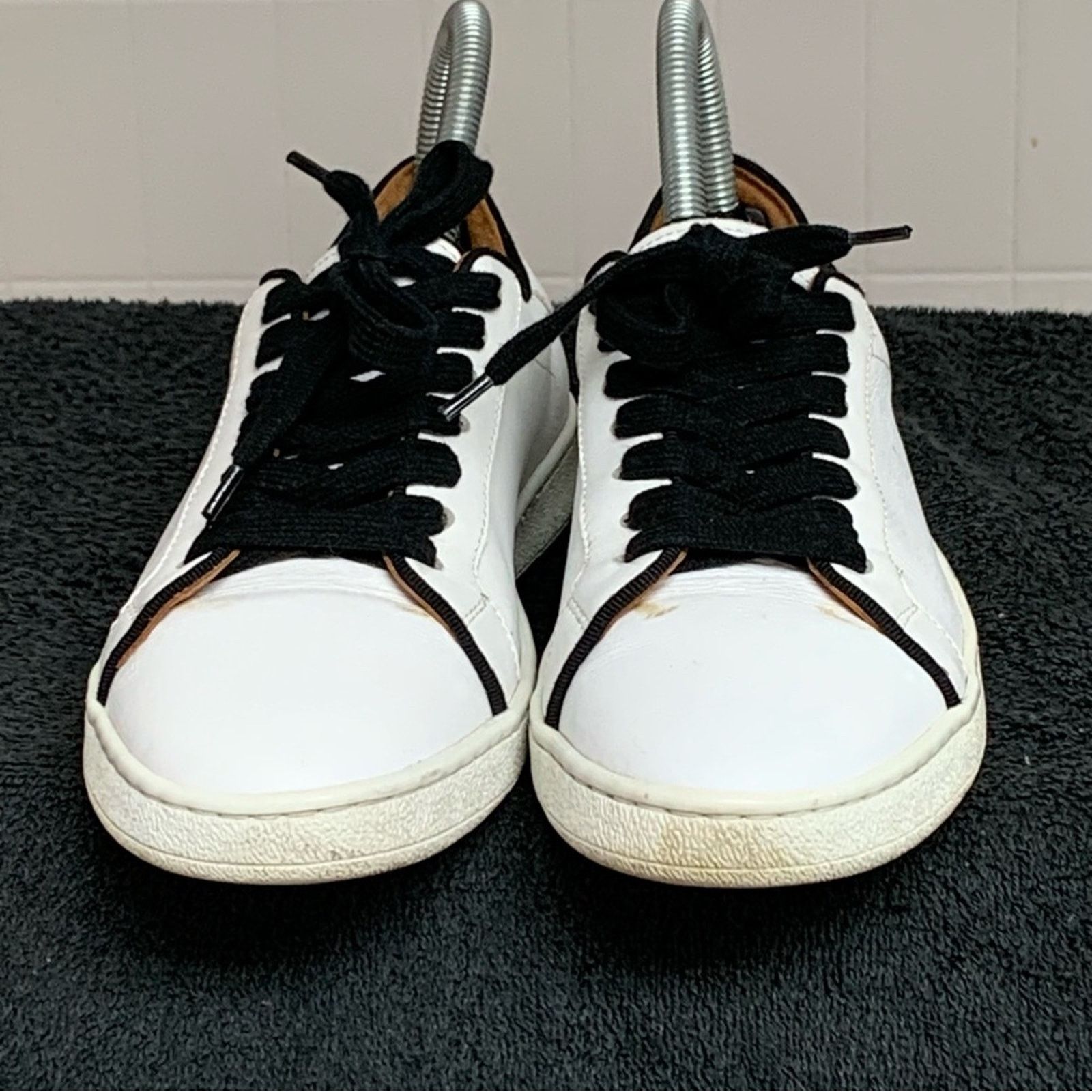 Frye FRYE ALEXIS LEATHER LOW SHOES WHITE BLACK SZ 5.5 ITALY NICE Size US 5.5 / EU 38 - 7 Thumbnail