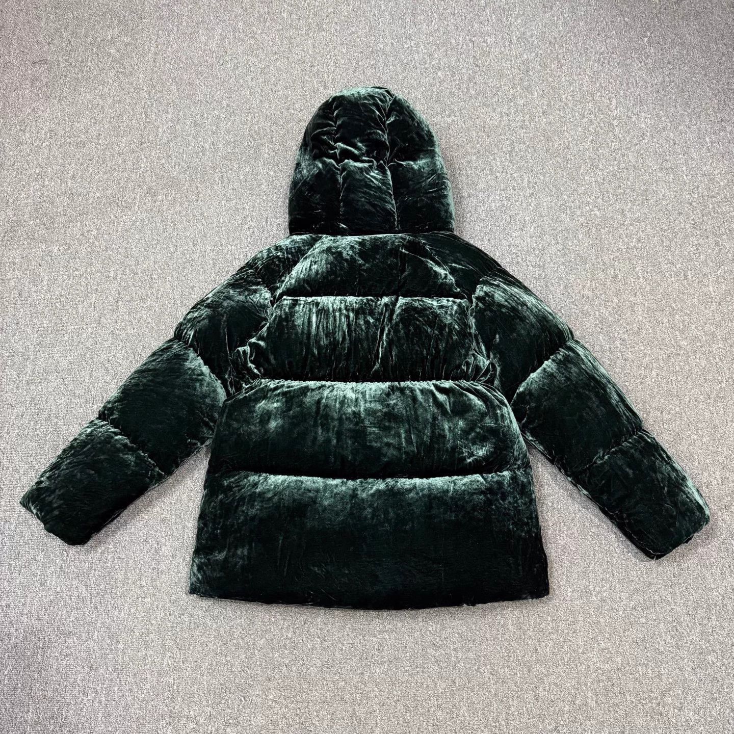 Moncler Moncler black green velvet down coat 1 like new Size S / US 4 / IT 40 - 2 Thumbnail