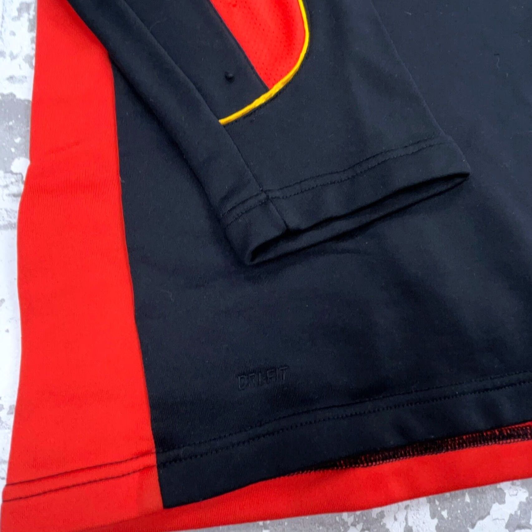 Nike VINTAGE Nike Sweatshirt Men L Black Red Center Swoosh Hoop Tech Y2K Performance Size US L / EU 52-54 / 3 - 6 Thumbnail