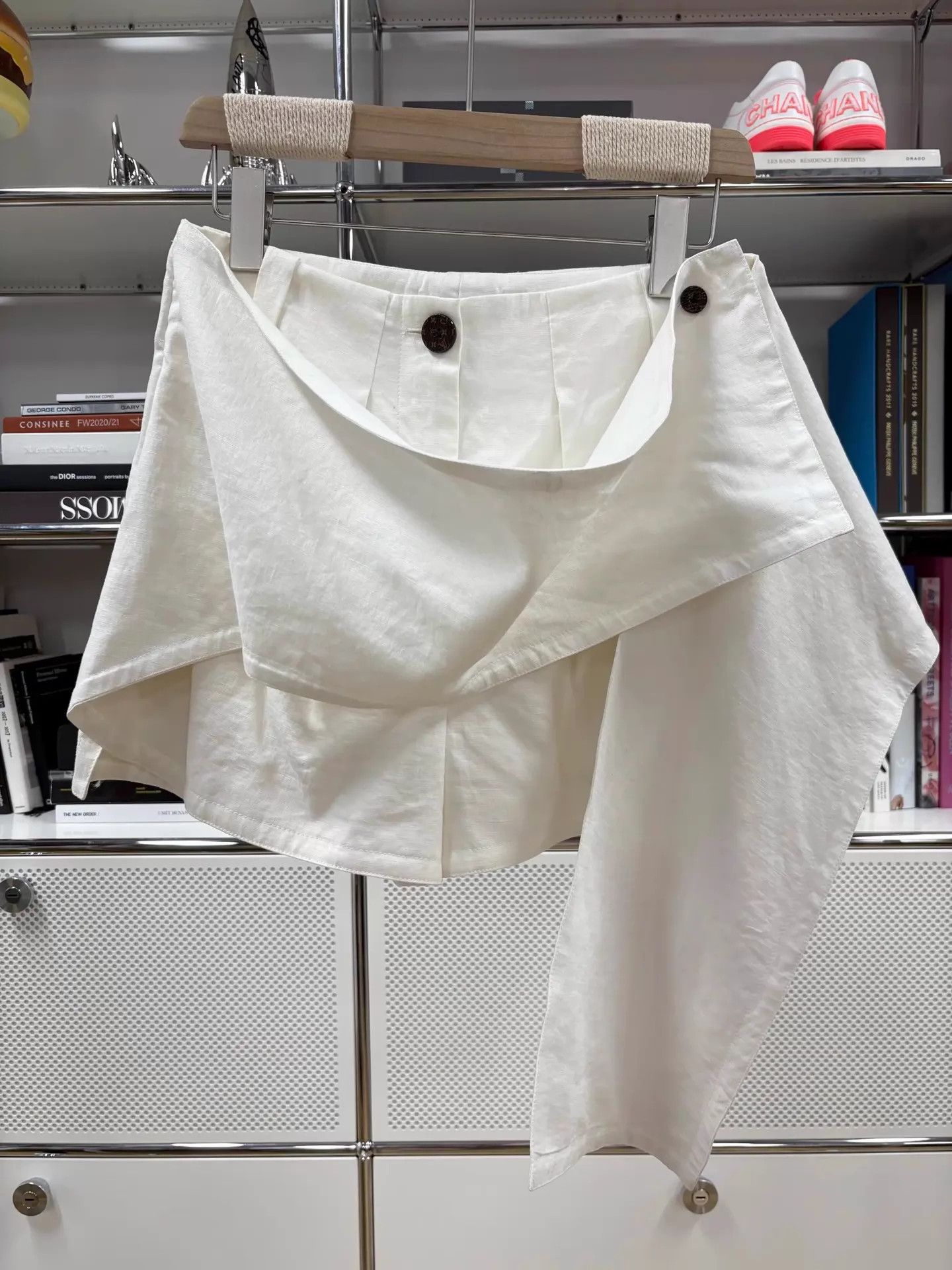 Louis Vuitton LV white color block leather buckle linen short 34 Size 24" / US 00 / IT 34 - 1 Thumbnail