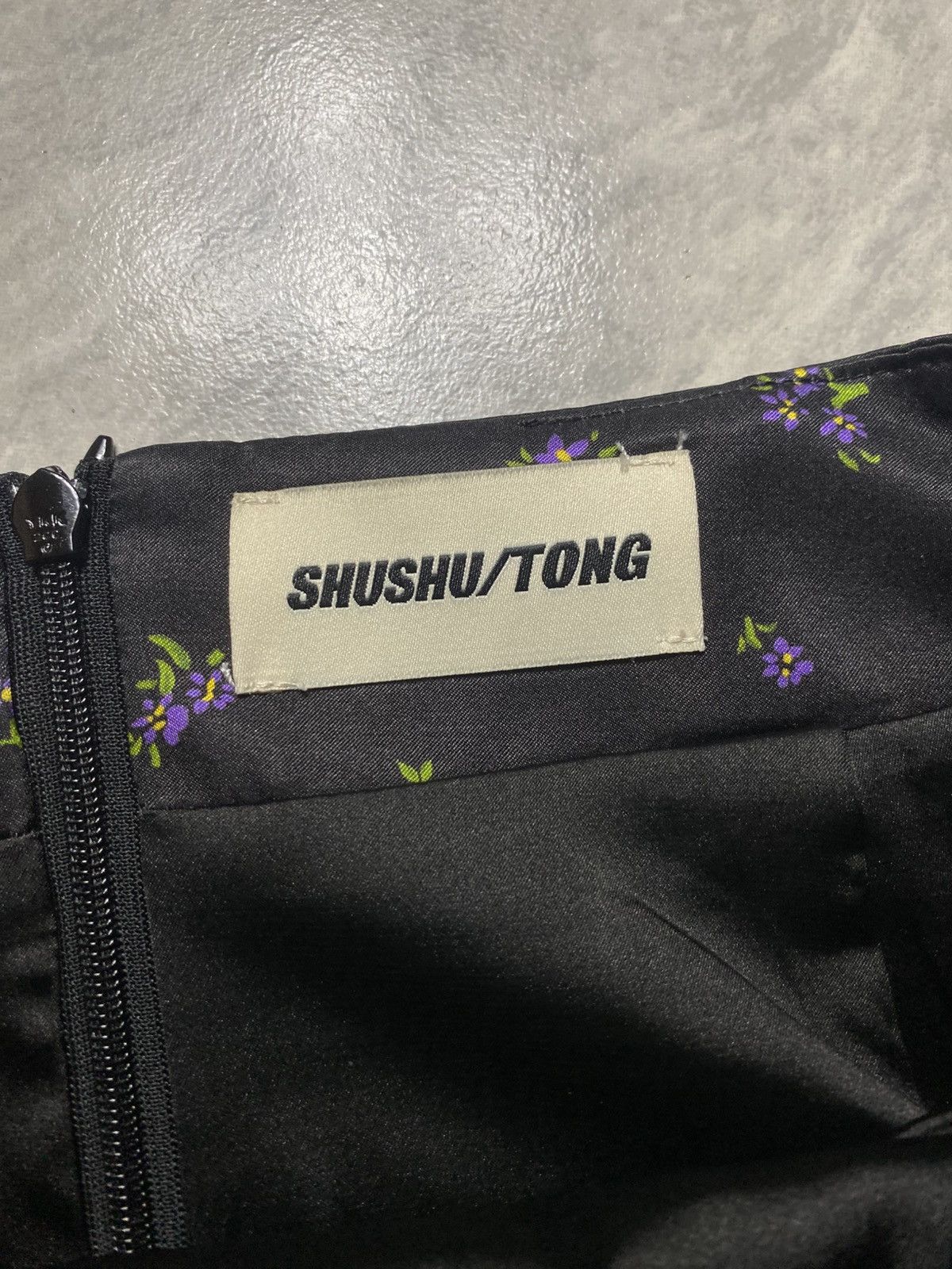 Shushu/Tong SHUSHU/TONG FALL WINTER 22 GOTHIC PENCIL SKIRT Size 28" / US 6 / IT 42 - 8 Thumbnail