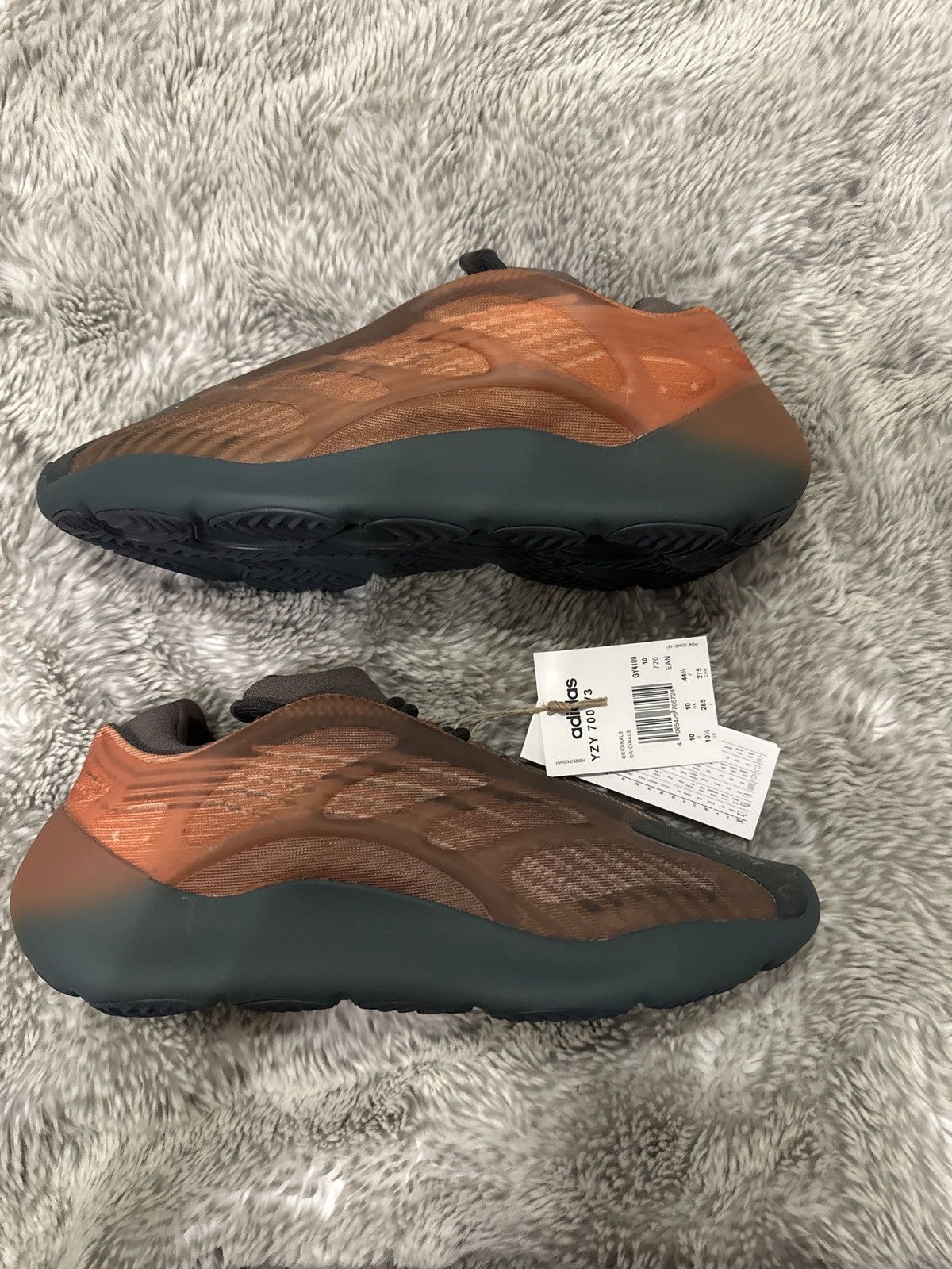 Yeezy Yeezy 700 V3 Copper Fade Size US 10.5 / EU 43-44 - 2 Thumbnail