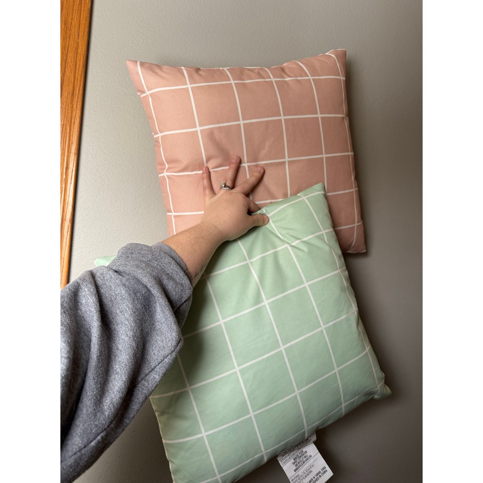 Other Set of two 17inX17in 100% polyester throw pillows Size ONE SIZE - 2 Thumbnail