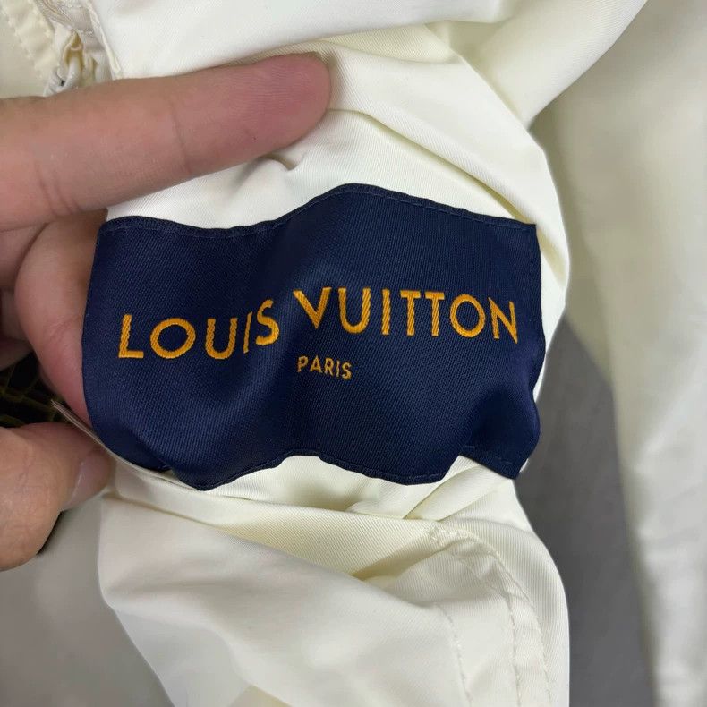 Louis Vuitton Louis Vuitton SS24 Solid pin and print printed reversible Size US M / EU 48-50 / 2 - 5 Thumbnail