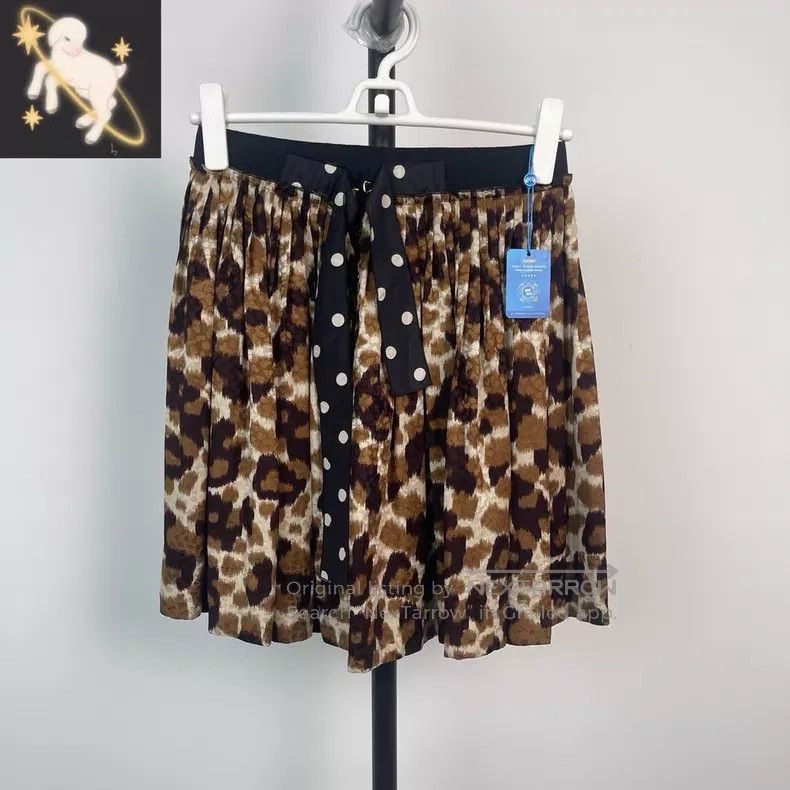 Louis Vuitton Louis Vuitton Leopard print polka-dot drawstring silk half Size 35" - 1 Thumbnail
