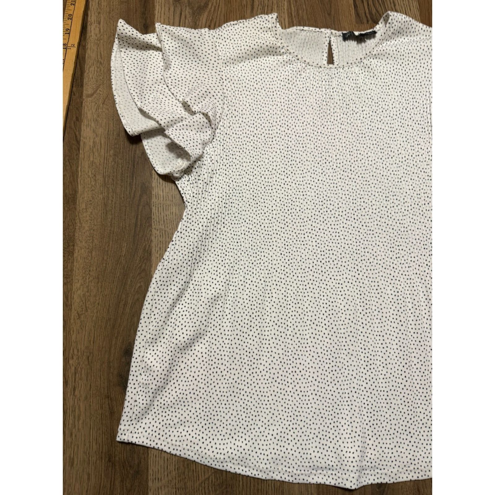 Vintage Adrianna Papell Blouse Shirt Women’s Small White Black Polka Dots Short Sleeve Flutter Sleeve Casual Modern Lightweight Size S / US 4 / IT 40 - 3 Thumbnail