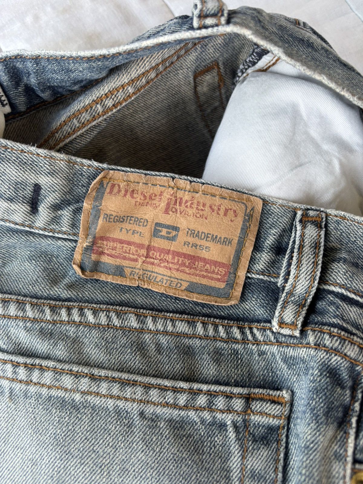 Diesel DIESEL INDUSTRY VINTAGE WASH REGULAR STRAIGHT JEANS Size 28" / US 6 / IT 42 - 10 Thumbnail