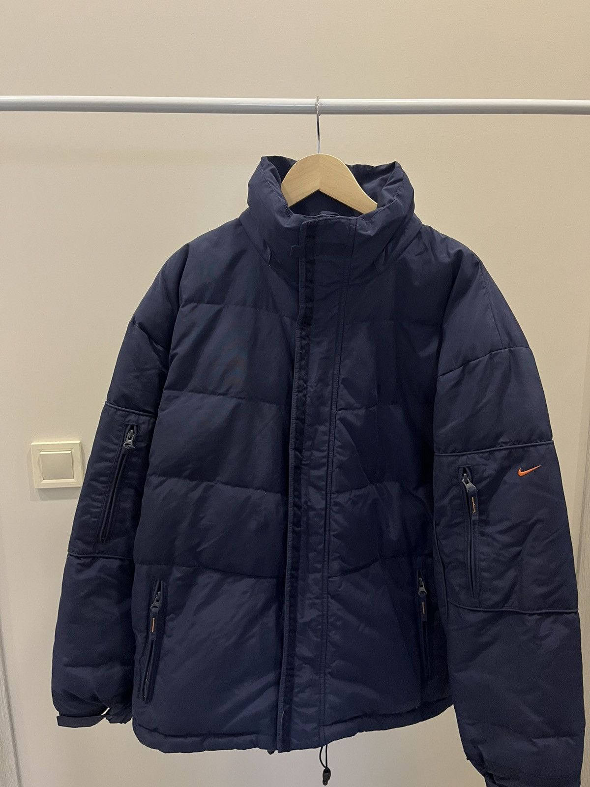 Nike Nike Vintage Puffer Down Jacket Hide Pockets Size US L / EU 52-54 / 3 - 1 Thumbnail