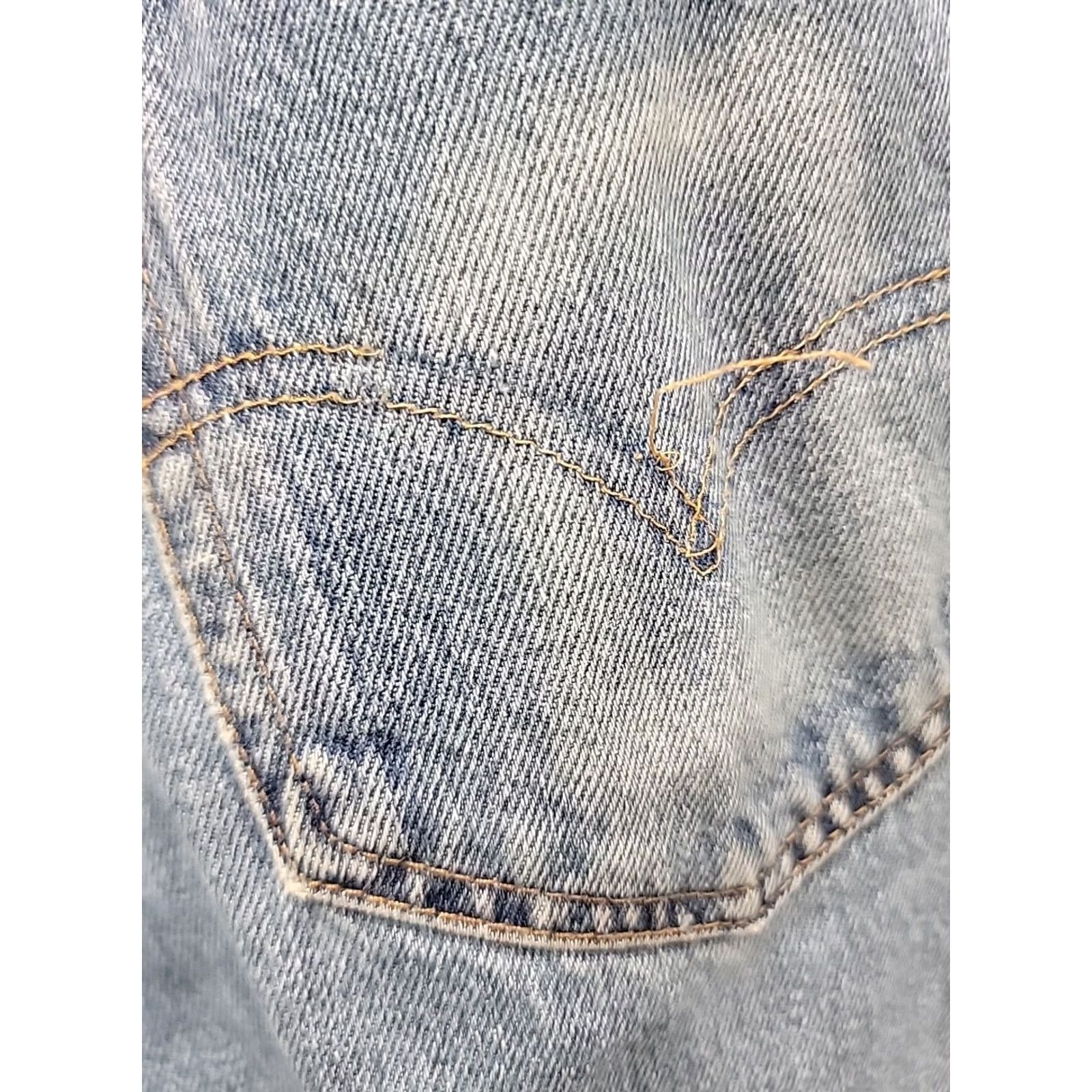 Levi's VINTAGE Levi's 505 Jeans Men 34x32 Blue Light Wash Regular Fit Straight Leg Jeans Size US 34 / EU 50 - 7 Thumbnail