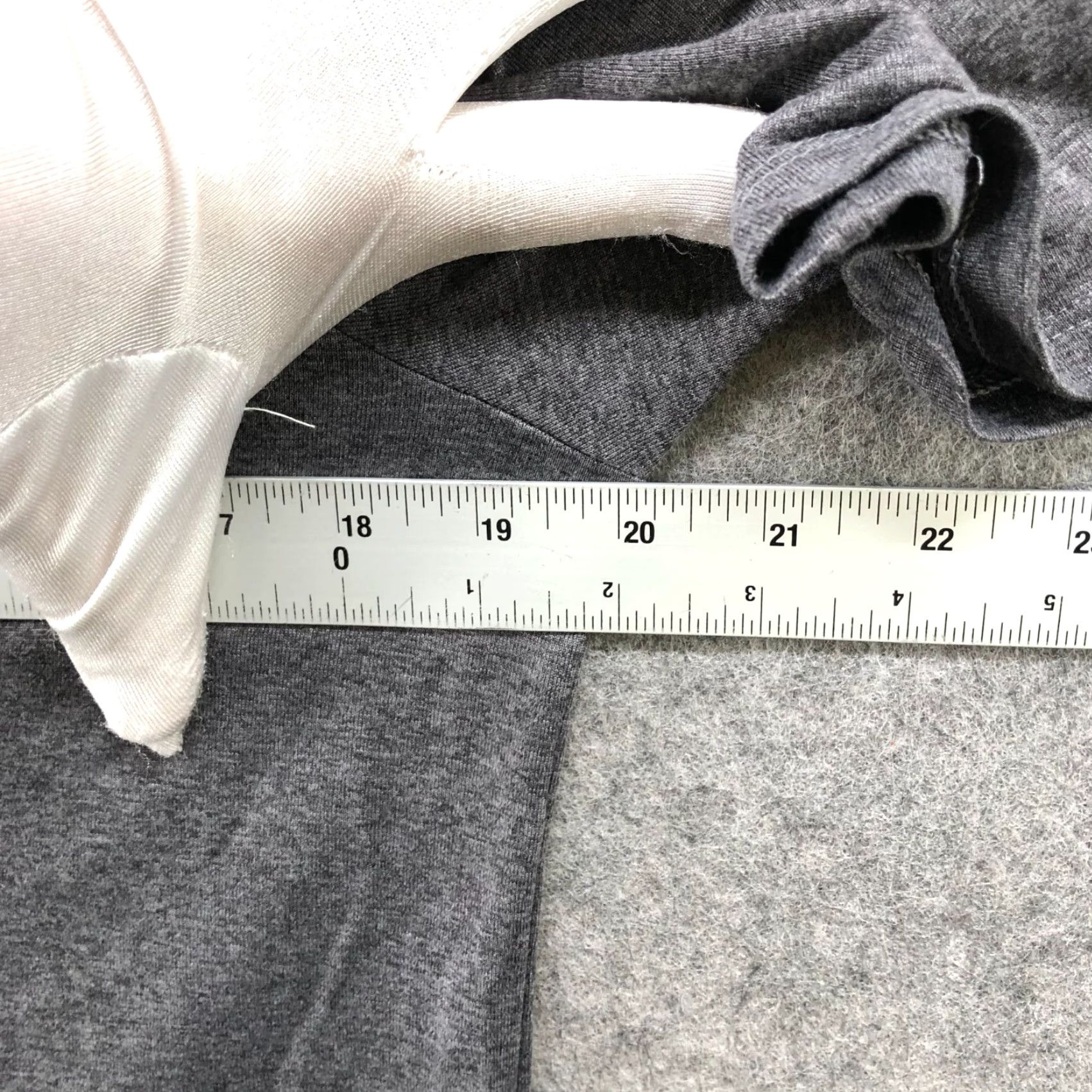 Under Armour Under Armour The Tech Tee Mens S Gray Loose Short Sleeve T Shirt Crewneck Size US S / EU 44-46 / 1 - 7 Thumbnail