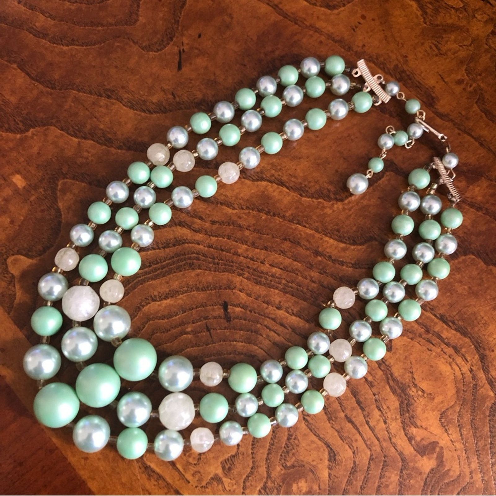 Vintage Vintage mid century mint green pearl bead necklace Size ONE SIZE - 8 Thumbnail