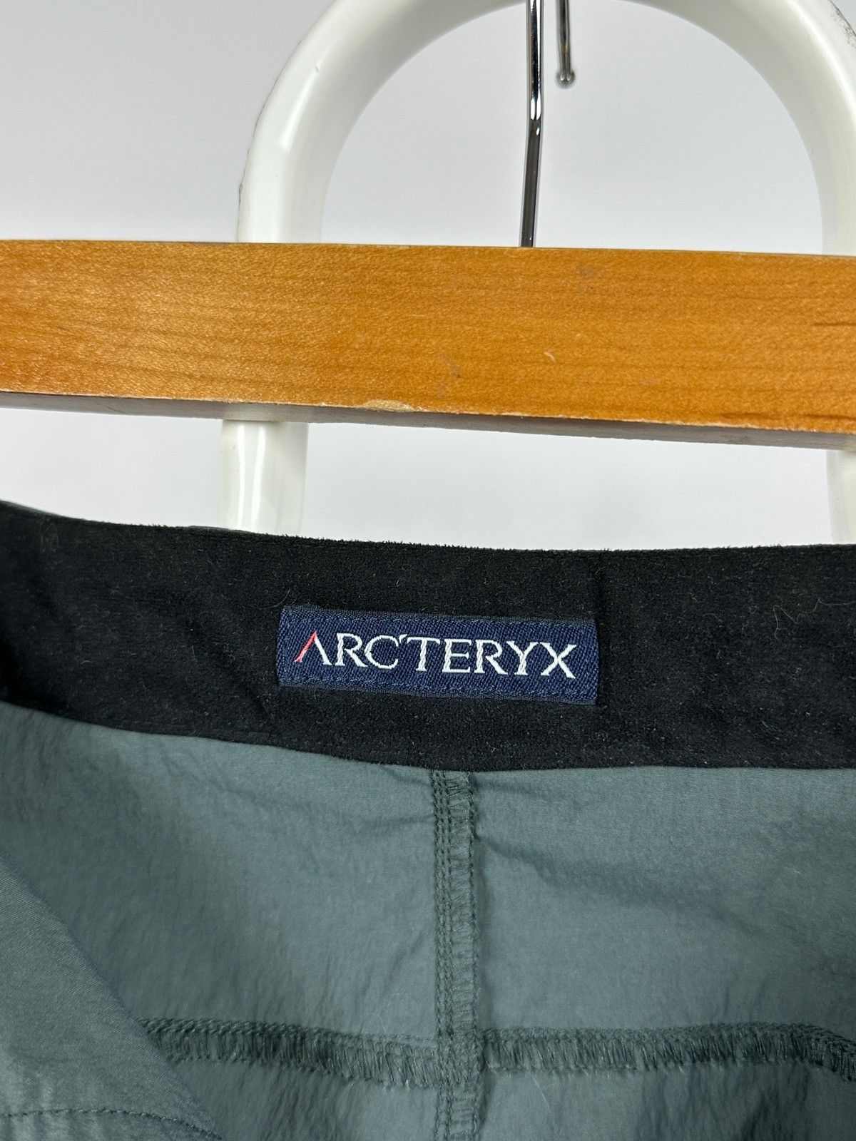 Arc'teryx Vintage Arcteryx Navy Green Nylon Cargo Pants Travis Style Size US 29 - 18 Thumbnail