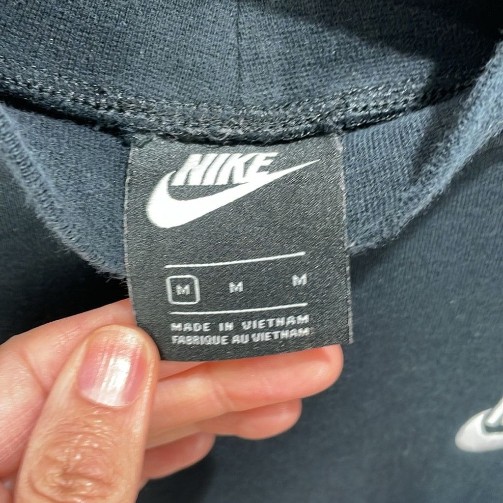 Nike Nike Essential Mock Neck Cropped Sweatshirt in Black Size M Size M / US 6-8 / IT 42-44 - 7 Thumbnail